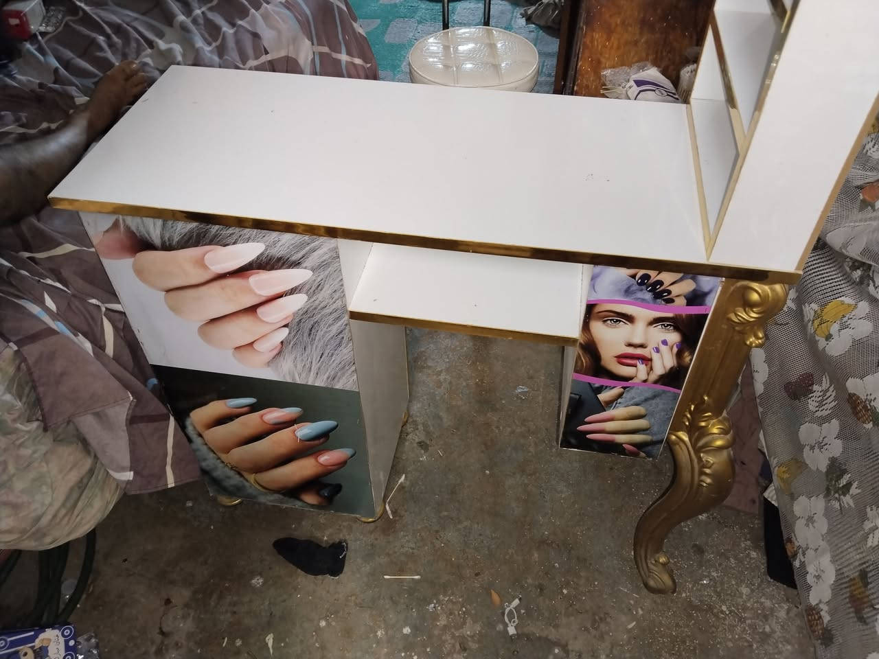 سلام عليكم عندي ميز اكرك جديد والله المكان حي التراث بياع الرقم
السعر ١٤٠ بي مجال الطيبين 
الرقم ***********
