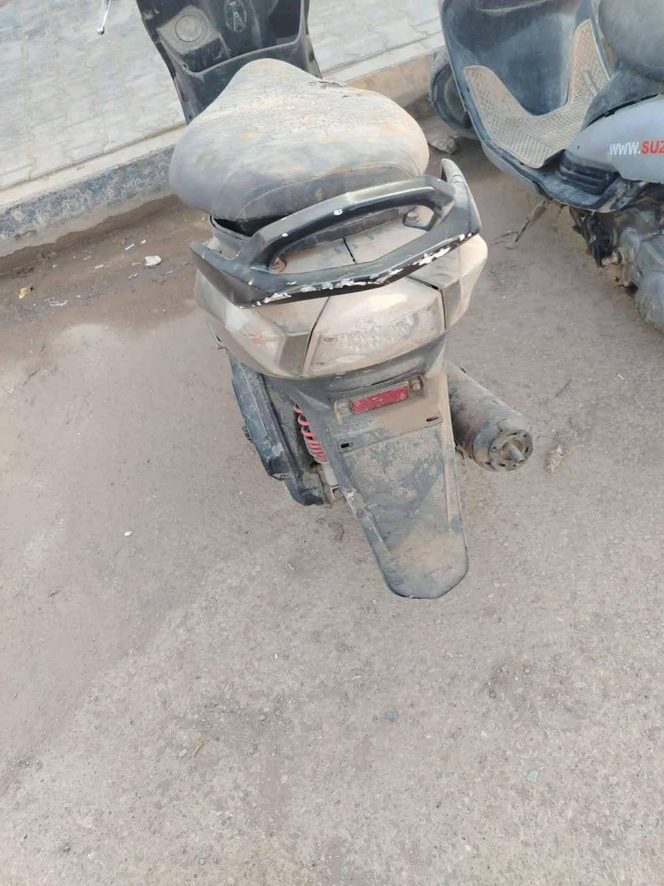 سلام عليكم دراجه لبيع طافيه عوزهاتصليح ابيع كوم حديد
شراي يتصل  ***********
