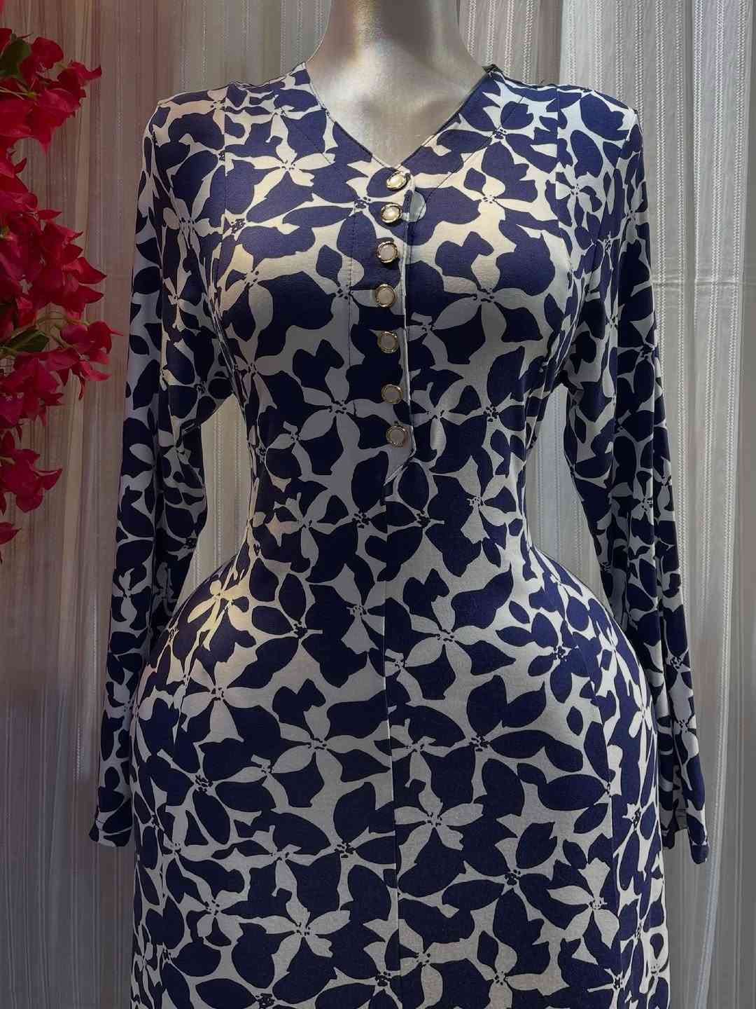 ‼️لكثره الطلب تم تكرار الموديل ‼️
السعر :  20 الف 
والتوصيل مجاني داخل الكوت 
القياسات 2XL/3XL/4XL/5XL/6XL
📥 للحجز: راسلي الصفحة أو اتصلي على: ***********
📍 العنوان: الكوت - شارع الهورة - مجمع الساعة الطبي.
🚖 التوصيل: متوفر داخل الكوت ولجميع 
المحافظات
