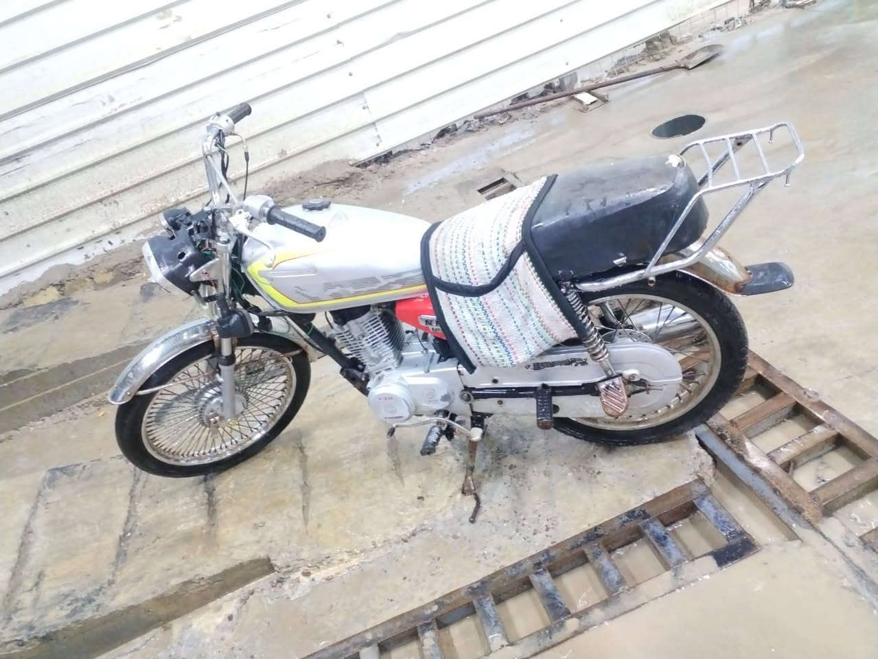 سلام عليكم دراجه تايكر اربع كير البيع دراجه موديل 21دراجه هستوه مجفته امانت الله يعني بعد ع سحك غراض كله اصلي دراجه مبدل بيه بس بوشه وبستم وبرشط الصلي الشراي يتصل ع رقم ***********مكان حله شارع 80 مقابيل مدينه ألعاب أرض بابل وراق أصولي ولله دراجه احله من الصوره عايزه بس دشبول
