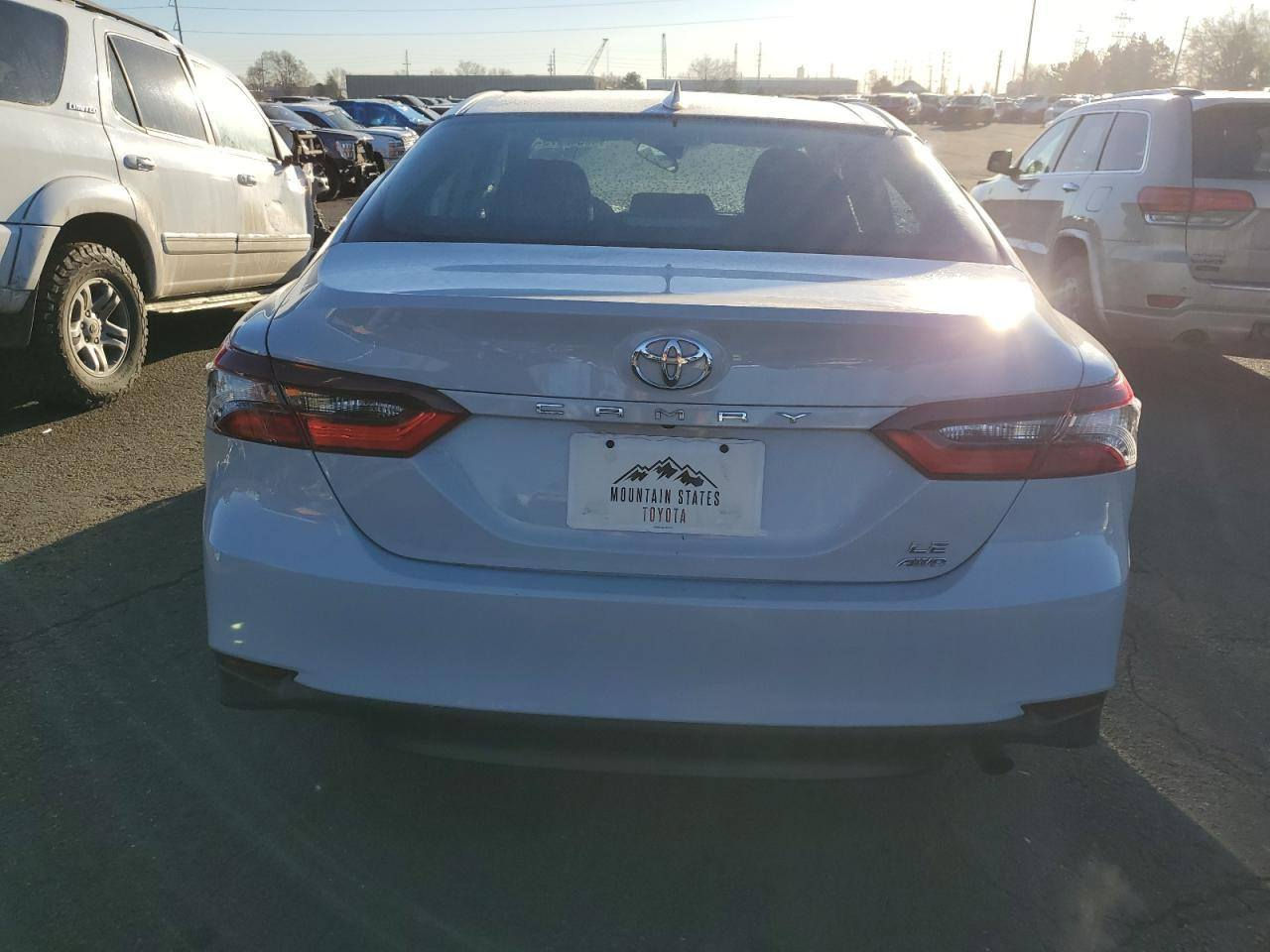 السلام عليكم ورحمة الله وبركاته 
كامري للبيع او المراوس
                                   معلومات عن السيارة
الموديـــل               24
الممشى                  6 الف ميل 
اللــــــــون               ابيض لؤلؤي (سموك)
الفئـــــــة                 Toyota Camry LE
نوع حركة الإطارات  AWD (دفع رباعي ذكي)
طبيعيًـــًا                 أمامي فقط
عند الحاجة            يشتغل الخلفي تلقائيًا

وبالامكان اطفاة الفور ويل عن طريق الاعدادات 
🔄 توزع القوة تلقائيًا على الأربع عجلات عند الانزلاق
🛣️ بالوضع الطبيعي تمشي دفع أمامي لتوفير البنزين
❄️ إذا حسّت بانزلاق، تشغّل الخلفي خلال أجزاء من الثانية

نوع المحرك            MPI+GDI اقتصادي مرغوب وقوي 
حجم المحرك          2500 
ناقل الحركة           گير أوتوماتيك 8 سرعات (8AT) مع تقنية Direct Shift

 مواصفات السيارة 
تحكم مقوّد (ستيرّن) من الجانبين 
قيادة ذاتية
مثبت سرعة
تحديد مسار 
توقف مفاجئ عند الاصطدام 
مانع تصادم 
مانع انزلاق 
رادارات امامية وجانبية وخلفية عند الاصطدام 
عداد الكتروني شاشة مع كيجات اعتيادية 
٣ انضمة للقيادة 
🟢Normal  القيادة اليومية – توازن بين القوة والراحة
🔵Eco        يقلل صرف البنزين – استجابة الدعسة أهدأ
🔴Sport     تسارع أقوى – قير يبدّل على RPM أعلى
سايد بريك          Auto Hold بصمة 
كامرا خلفية فقط
سويج عدد ٢
سبير مع عدة السبير جديد مامفتوح
اطارات جدد ميلشن الياباني
ارضيات اصلية كامري مع فرشة الجنطة
ملاحظة السيارة غير مستخدمة في أمريكا فقط استخدامي الشخصي بالعراق 

 الضرر 
ايرباك الاستيرن 
ايرباك الأقدام 
الدعامية مبدلها الاصلية طلب من الإمارات بدون صبغ والباقي كفاله حتى من الشخط والزلغ
بدون صبغ بدون بارد

السيارة بدون رقم منفيس باسمي تترقم جميع المحافظات عدا الإقليم 
رقم الهاتف *********** 
رقم الهاتف ***********
