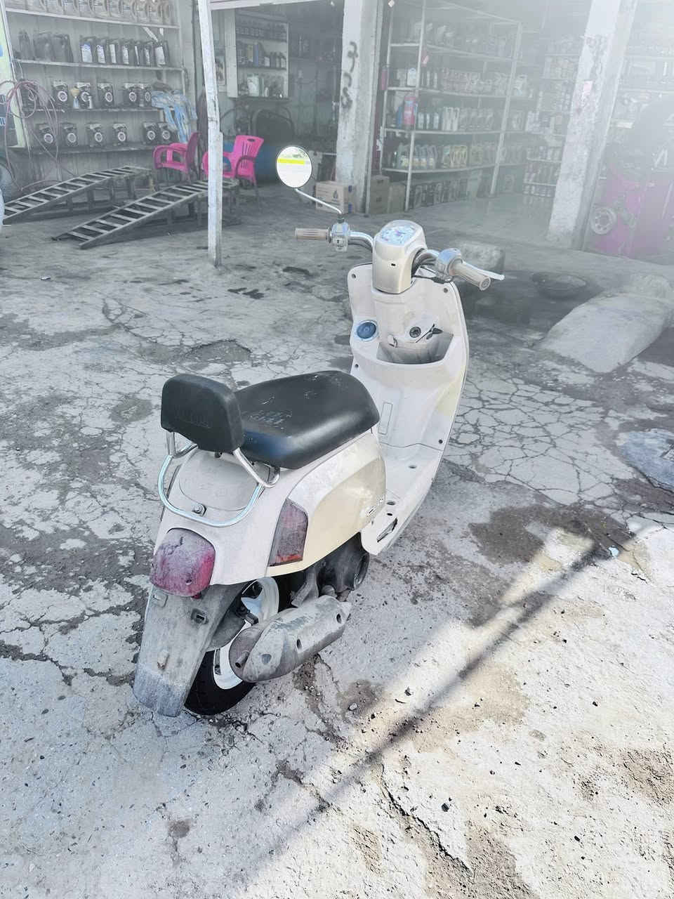 سلام عليكم دراجه 2008 داخل كريمي الكفرات كريمي فاتح دراجه احلا من الصوره تجي وتشوف بعينك ومصارله اهواي نازله من رمبه مكان الدراجه كربلاء طويريج مامتواجد علفيس***********
