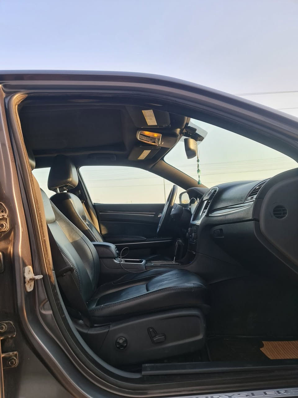 كرايسلر 2013
محرك هيمي 
 رقم بغداد بسمي 
 فول مواصفات  
بنوراما 
تدفئه كشنات وستيرن 
السعر ١٤٥
 المكان شطره
***********
