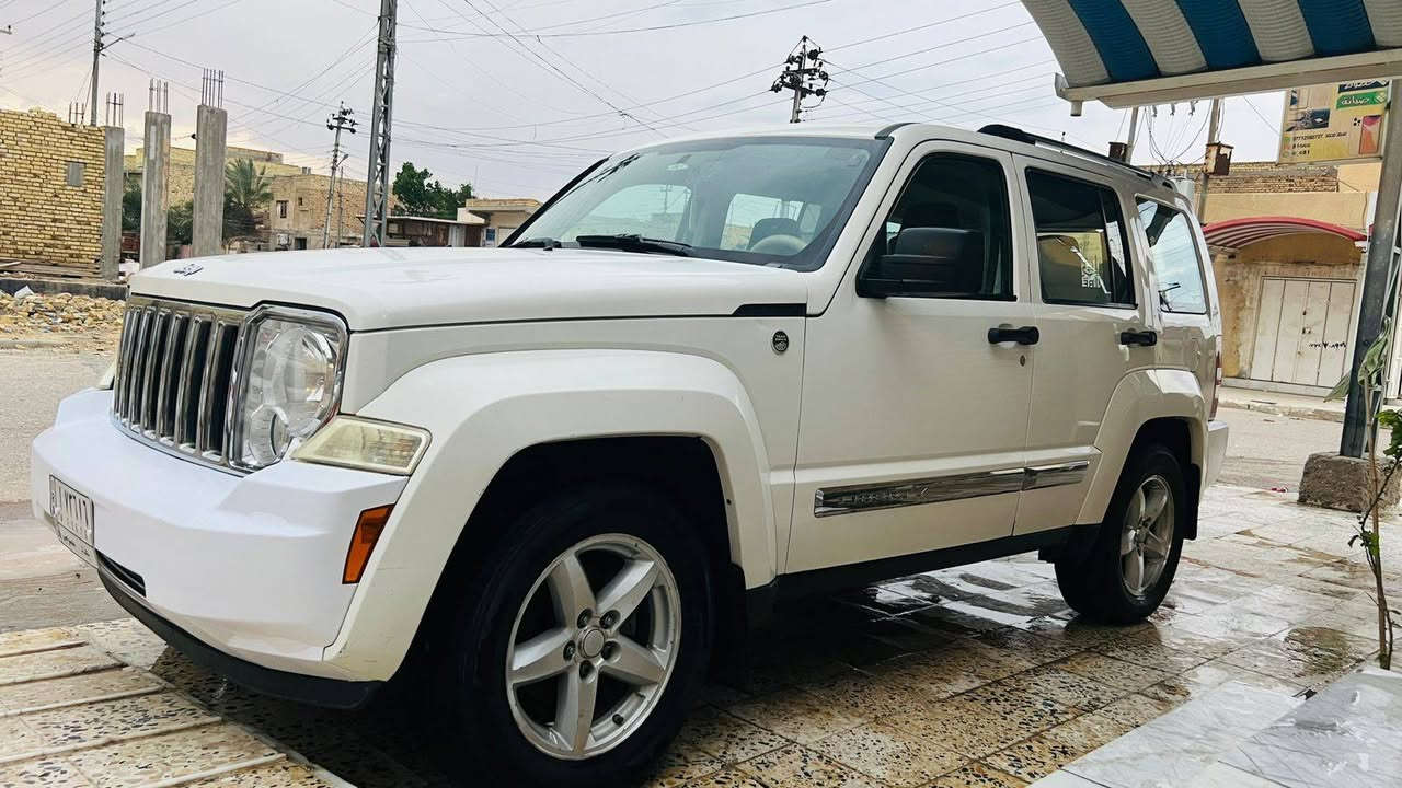 جيب لبرتي 2008 مكاني ميسان
رقم بغداد 
6 سلندر محرك 3700 
وارد امريكي حادث بسيط جاملغ خلفي ايمن
محرك وكير مكفولات سيارة گشرتها نظيفة 
مواصفات Limited
غراضها كله وكالة اصلي ما مبدل شي عادي ابد 
سيارة مال جناي 
سنوية بأسمي لل2027 شهر الثامن 
للأستفسار الاتصال على ‭***********
