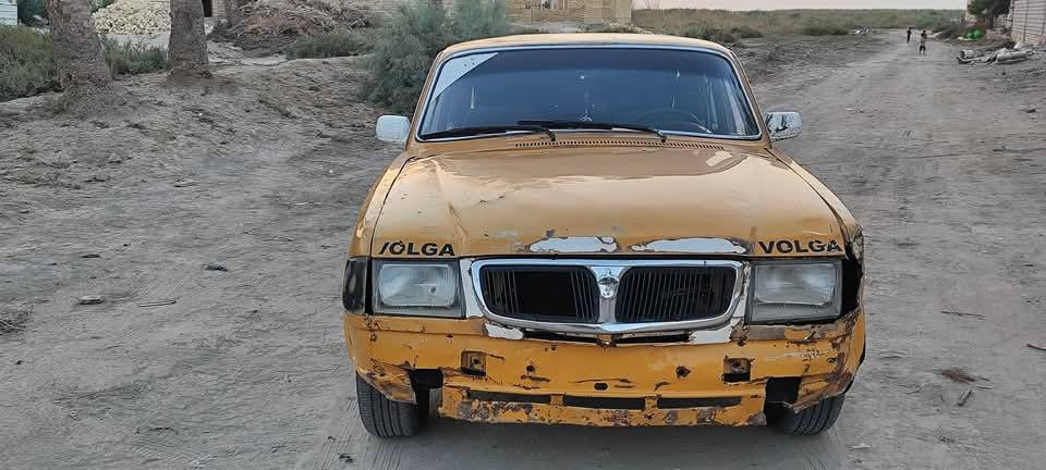 السلام عليكم للبيع سياره جاهزه كير مكينه 2 ونص ديلكو تبريد راس الثور دواخل نضيفه حداديه جديده تخم تاير جديد كهربأيات شغاله  بدي شوف العين السعر( 18 )وبيها مجال الخاص مفتوح تصال مفتوح *********** مكان سوق الشيوخ
