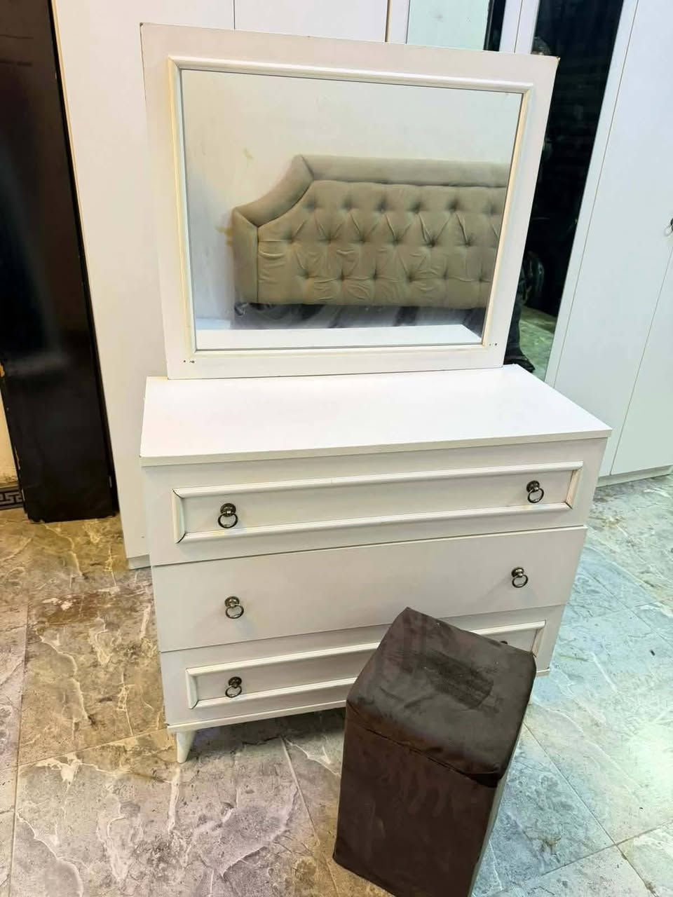 غرفة نوم مستخدمة نضافة 80‎%‎
عدد القطع 7
نضام بيبان 
سعرها 600
شد و نقل داخل بغداد مجانا


**إذا كنت صاحب هذا الإعلان وتريد حذفه لأي سبب، رجاءا أرسل رسالة إلى الدعم الفني**