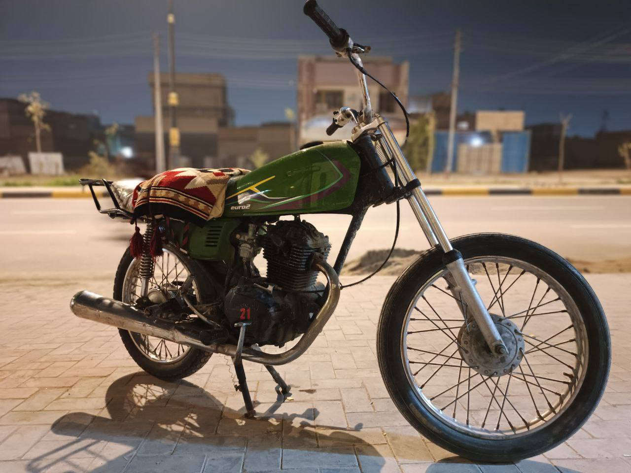 السلام عليكم
دراجه حربي كلك كلك كلك بعدهي تحت التعمير 
الدراجه شاصي موس والمكينه 150cc غطاس دايوان مديل 2020 مكينه مصبوغ اسود البراغي وكاله برغي مامفتوح منها وهذا النضوح البيها عندي قبق الماغنيت بي زرف هوه يتبدل ب10 بس اني ما امبدله حتى لحد يجيني ويگلي مفتوحه اي تبخير ونضوح غير القبق ماكو الدراجه ابيعلك حربي لاتحجي اشاير واگلوب ومادري شني الدراجه جوزه سويج مخفي صوت وشلعه ومعدل وفصله عل اربع نمر يعني بأي نمره تفصل فصله شكل كلشي بيها بلادي وبيها نقوصات يعني الدواسات طاگه يرادلها تبديل والستان النص يرادله سبرنگه وذا تحب تبدله براحتك الدراجه معروضه 350 وبيها مجال حگ الجيه واني خادم للشراي متواجد فيس وواتساب وهذا رقمي *********** المكان كربلاء  حي العسكري
