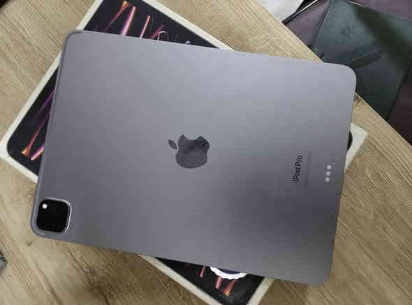 السلام عليكم ورحمة الله وبركاته
💥ايباد 11 PRO للبيع 💥
الايباد معالجة M2  الجيل الرابع ⚡
يعني نضيف ومعالجة قوي جدأ💫
بطاريه 87% 🔥
ذاكرة 128 ✨
يشغل بوبجي 120 فريم 💥
الايباد وياه كارتونه + كفر فقط 🔥
الايباد نضيف بمعنى الكلمه مابي شخط واحد والايباد مامفتوح ابد تروح تفتر بي كل المحلات وتفحص ودكه حاسبه واني خادم 
السعر 700 وبي مجال 🤑😱
العنوان حي الجامعة 
للاستفسار خاص او ***********
🛑ماكو M2 بهيج سعر تره بس متوازي ومستعجل على بيعته وراح تجي وتشوفه وتترحملي
