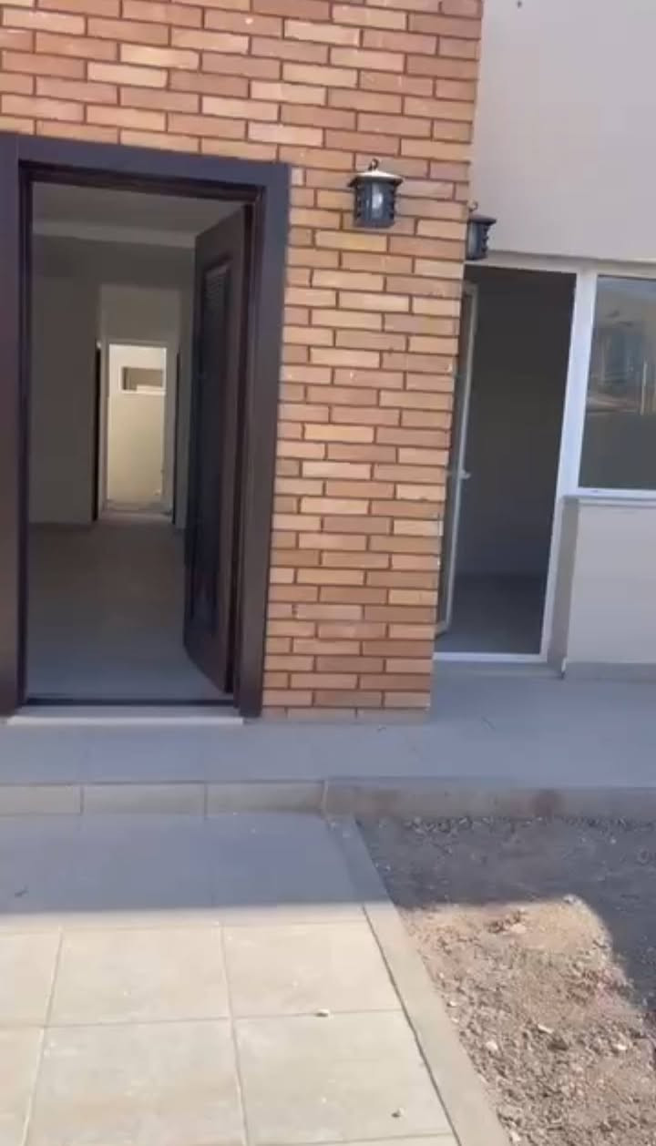 دار حديث بمجمع الكوثر
المساحه ١٥٠متر

غرفتين نوم، هول، استقبال، مطبخ، صحيات عدد 2.. 

كراج للسيارة وحديقه

 تدفع مقدمة 90مليون ليكدام! 

مطلوب البيت للمصرف 100مليون تبقه وره المشتري؟ 

كل شهر تسدد 500الف فقط

السعر الكلي 190مليون

اتصل هنا ***********
واتساب ***********
