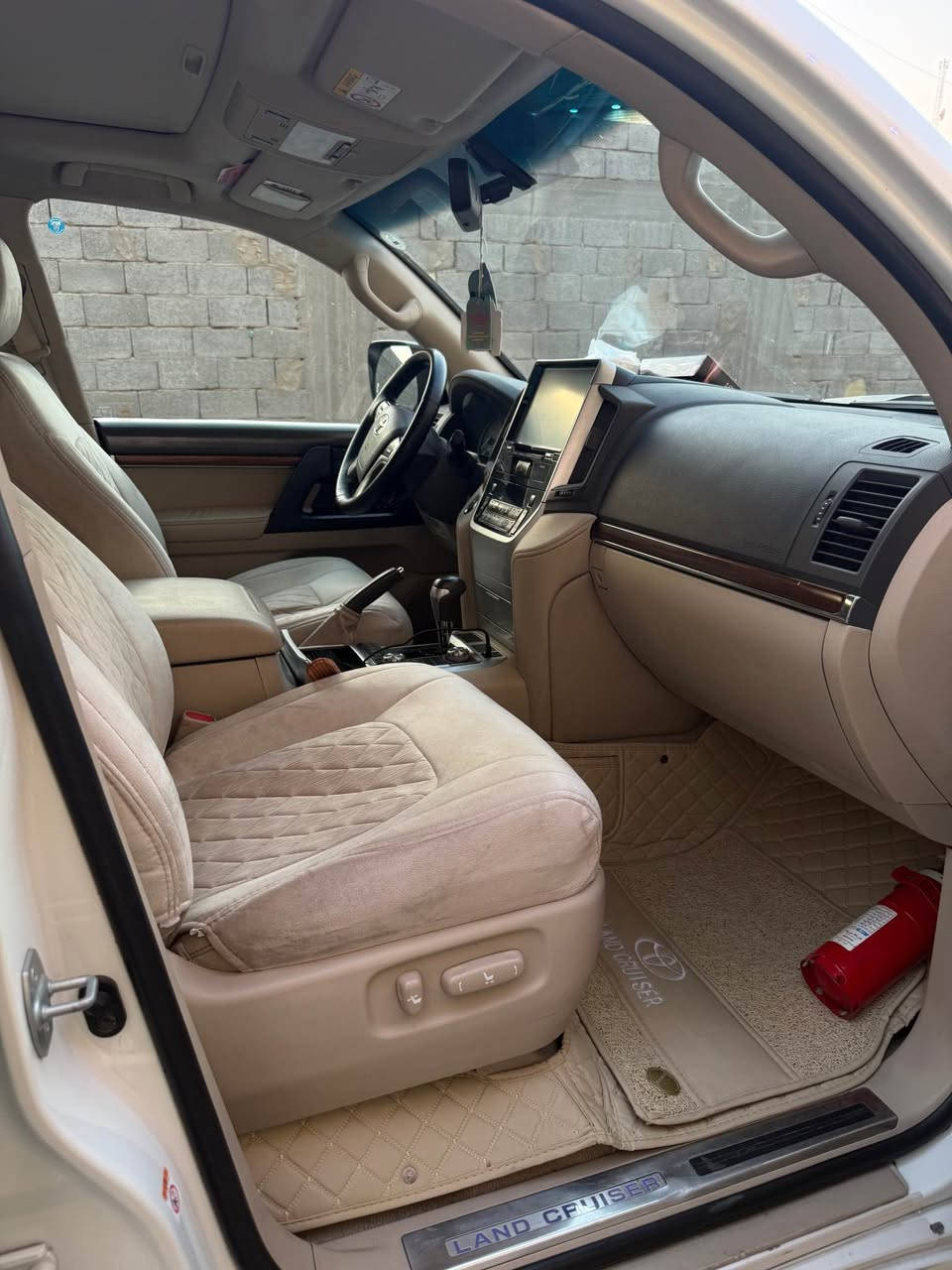للبيع لاندكروز 
White Edition GX-R 2018
خليجي كفالة عامة عدا شخوط
بسيطة
محرك V8 5.7
ابيض لؤلؤي
مقاعد جلد
فتحة سقف
دخول وتشغيل بصمة
كاميرا خلفية
عداد المسافة km 192400
*********** البصرة, العراق
