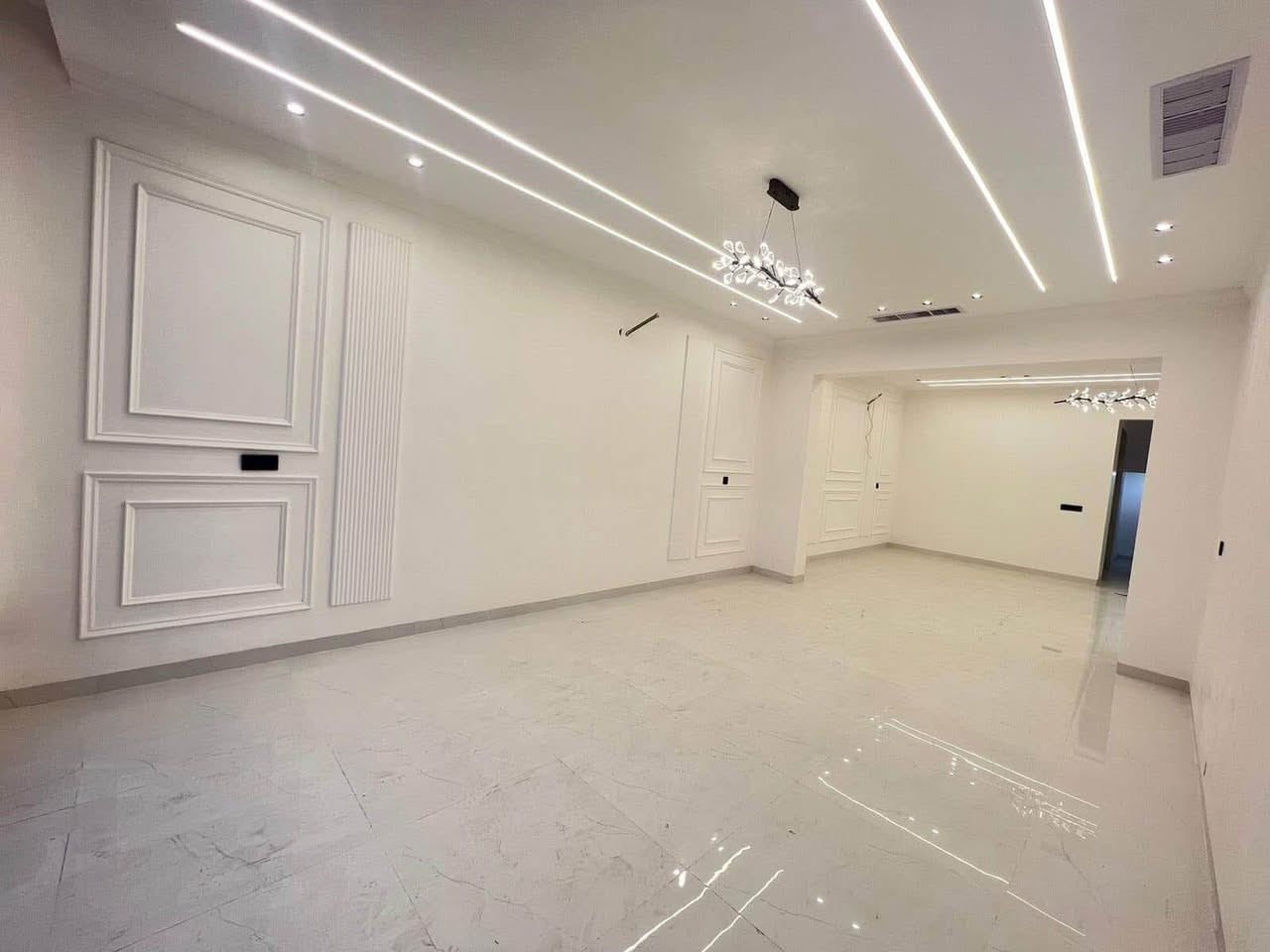 بيت طابو مباشر يتسجل على شارع ٢٠م
سعرة كلش مناسب 
هذا مو بيت لوحة فنيية للبيع على شارع 20م
مساحتة 200م
في اربيل سيدوبارك
اربع غرف نوم 
فول VIP
للاستفسار سعر اتصل 

📞☎️ 0750 386 1964 whastup أربيل, العراق
