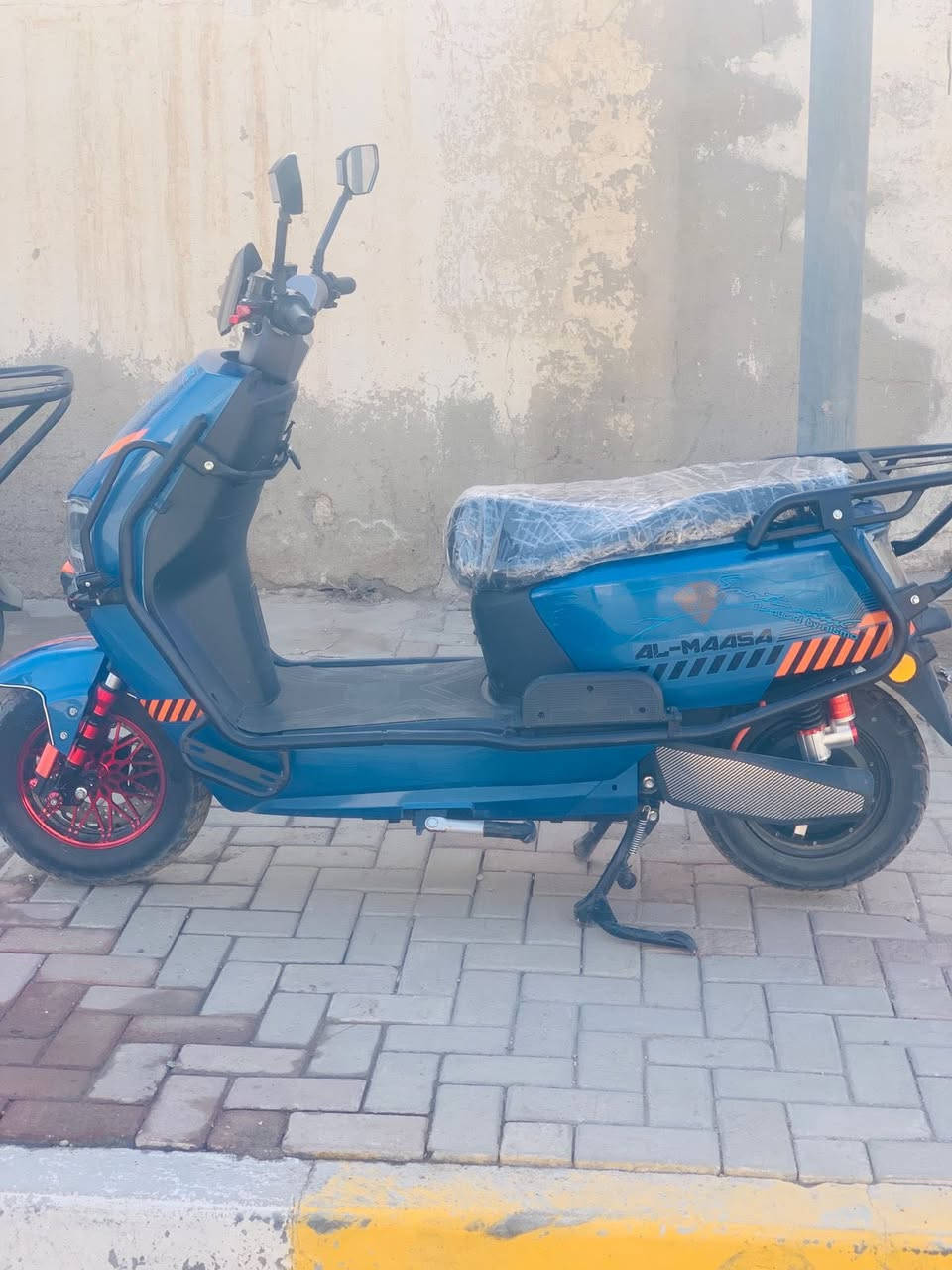 السلام عليكم للبيع موطور شحن بعده جديد شخط واحد مابي بطاريات شرط الفحص وين متريد تفحص يلا تاخذ الموطور جديد بمعنى الكلمه لايت زينون عالي ناصي أشاير يمنى يسرى كله شغاله دبل إشاره مثبت سرعه بي نضام إلبك رجوع إلى الخلف +دكمه تحديد عطل السعر 600وبي مجال بسيط للاستفسار اتصل على ***********
