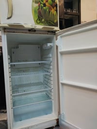 ثلاجه نظيفه السعر 125الف وبيها مجال اتصل عالرقم ‏‪07716919060‬‏