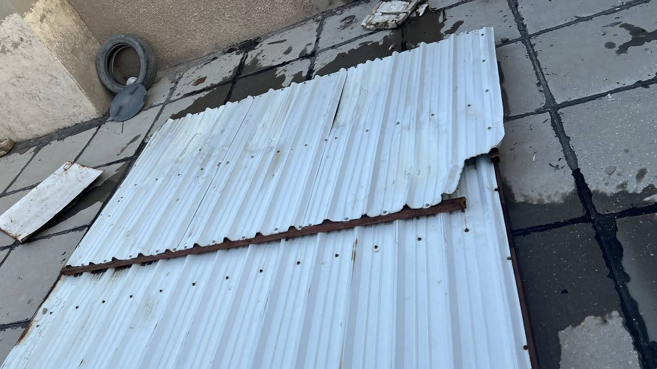 القطعة الكبيرة طولها 3 امتار ونص و العرض متر ونص 

والقطعة الصغيرة طولها مترين ونص و العرض متر ونص 

المكان الحرية الثانية قرب دائرة الكهرباء


**إذا كنت صاحب هذا الإعلان وتريد حذفه لأي سبب، رجاءا أرسل رسالة إلى الدعم الفني**