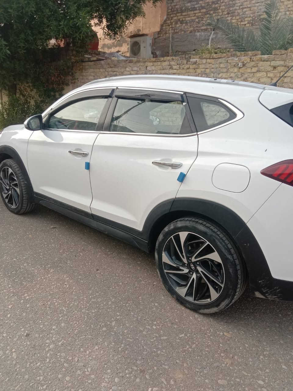 توسان للبيع موديل 20رقم أربيل جديد بسمي تحويل ثاني يومً  سياره جاهزه ماتصرف عليها الف دينار سونار موجود بلمنشور لتكلي شبيها مابيها شراي يتصل مكاني عماره ‭٠٧٨١ ٣٩١ ٨٩٦٠‬
