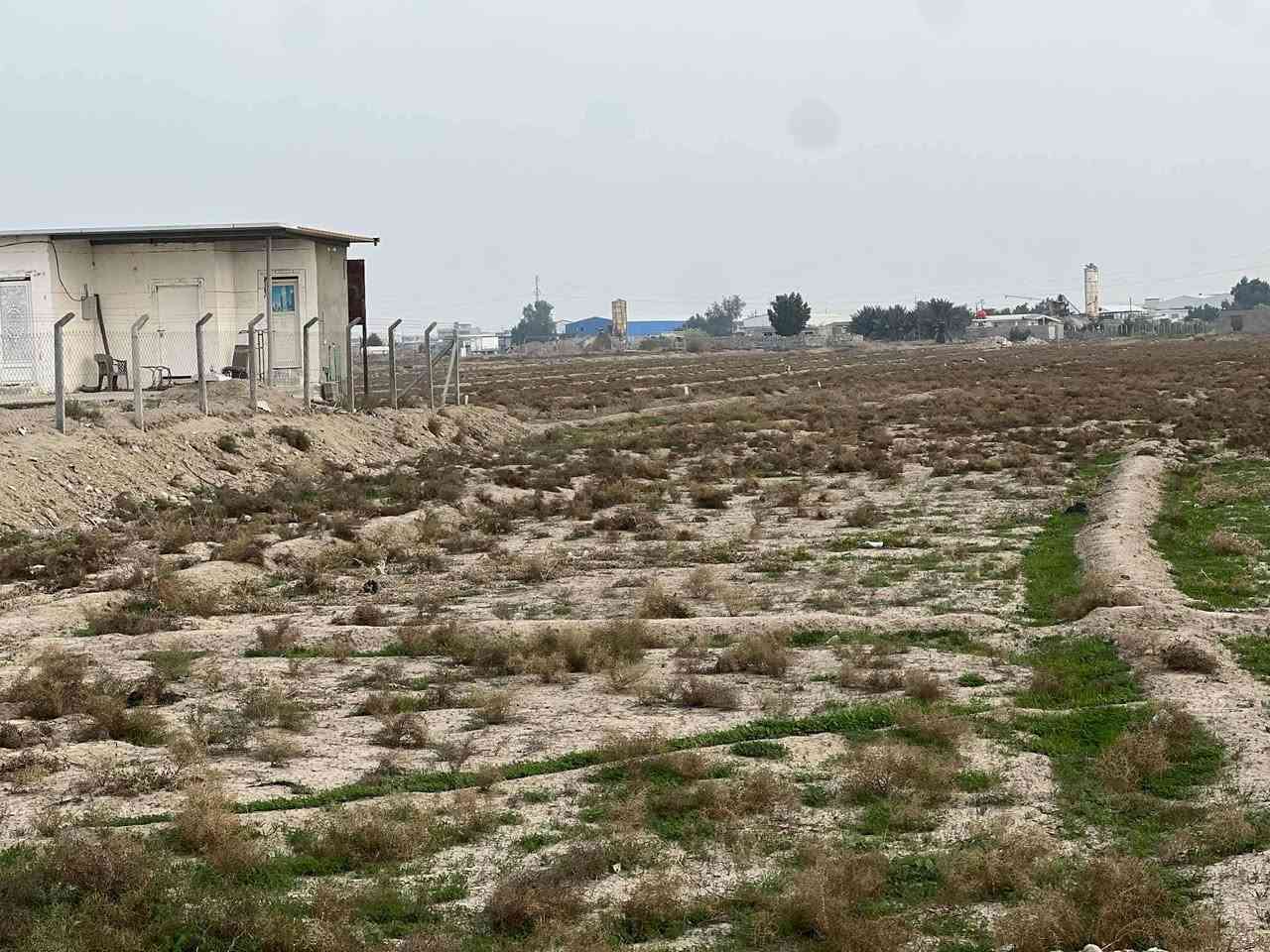 قطع طابو زراعي سند ٢٥ تبعد عن الشارع ٥٠م نازل شارع رئيسي عليهن من الصيني ٨متر مساحة القطعة الواحده ١٠٠٠ الف متر ماء وكهرباء متوفر للاستفسار 
***********
*********** او مراجعة مكتب أمتار للعقار
