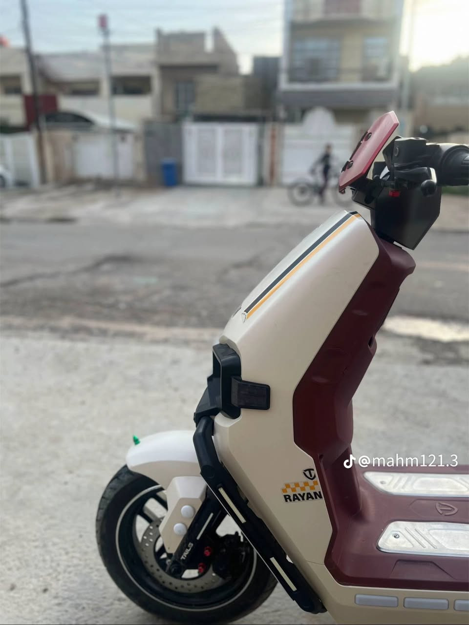 ريان وحش الكون ‏Vip للبيع 
مواصفات
6 باتري
ملف 2000
80 كيلو بالشحنة الوحدة 
نظام P
نظام R
نظام حماية سرقة 
مجرد المراية تك واحد الثانية ضايعة
￼ نظام بصمه
منفذ شحن USB
مكاني بغداد 
سعر950وبيه مجال
***********
