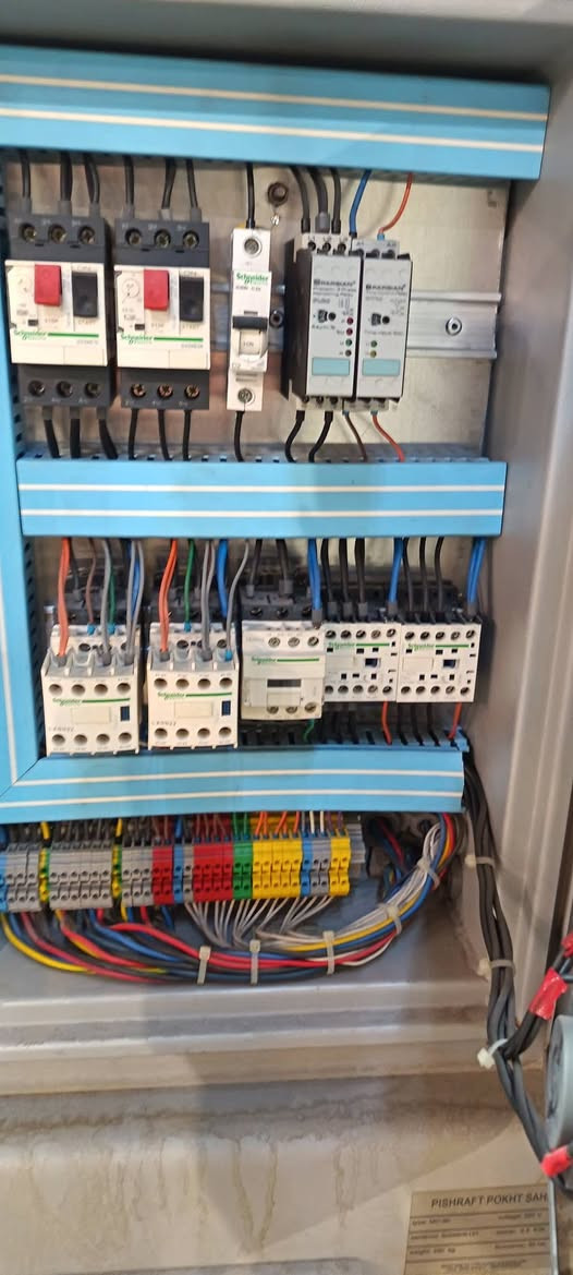 عجانه للبيع لولبيه ام جيس ايرانيه الصنع كل كهربائيه وماطورتها ايطالي عجانه جديده ستخدام كولش قليل دبل ماطور ثري فيز سرعتين اتجاهين مكاني الكاظميه ***********
