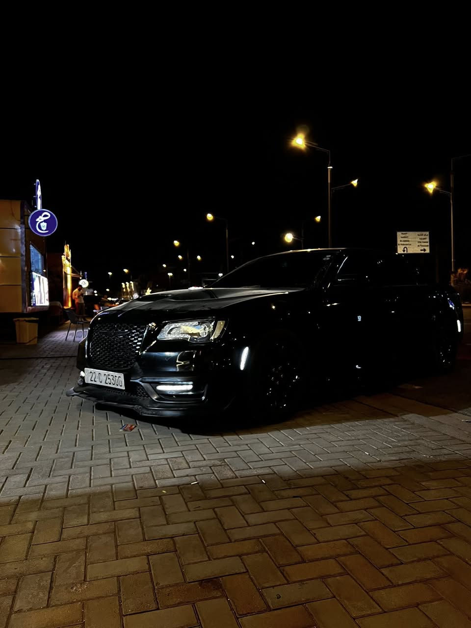 السلام عليكم لكرايسلر للبيع 300s
فول مواصفات 
بنوراما 
تشغيل عن بعد 
كشتات كهربائيه + حضن
لون الدواخل احمر 
استيرن 
بنيد فتحه 
وبعد بيه اهواي مواصفات 
السياره مكفوله كفاله عامه عده بارد كد شبر
ولبنيد جماليه لأصلي موجود 
السياره وارد كندي 
تحويل السياره 
الي مو شراي لا يتعبني 
السعر ٢٥٥ قفل 
***********
