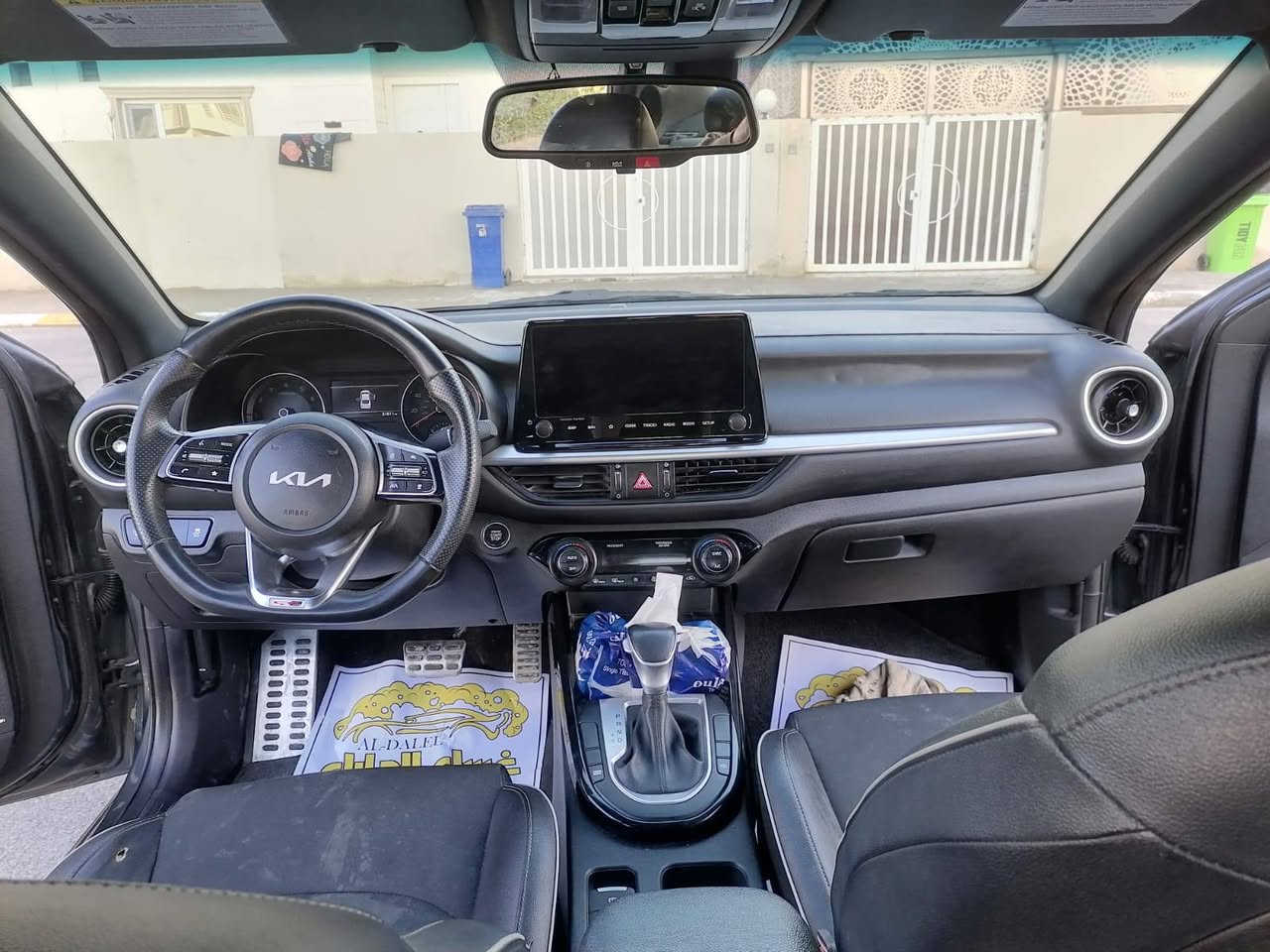 السلام عليكم ورحمة للبيع  او مرواس كيا ريو او اكسنت دبدو فورتي امريكي موديل2023جيتي لاين فول مواصفات كشن حار بارد بيه فتحه سقف بصمه تشغيل عن بعد ماشيه30ميل كير +مكينه20تنفس طبيعي شرط ما مفتوح  الضرر الي بيه+الويل رياضيه فقط البوند + الجملاق مبدل مال كص + الشاص اشوي مفتر بس راجع شركه +ايربك كامله راجع تستم كامله  السياره منفيس تترقم نينوى فقط  السياره موجود تجي اتشوف كدم العين  +السعر 150وبيه مجال قليل رقمي***********او***********
