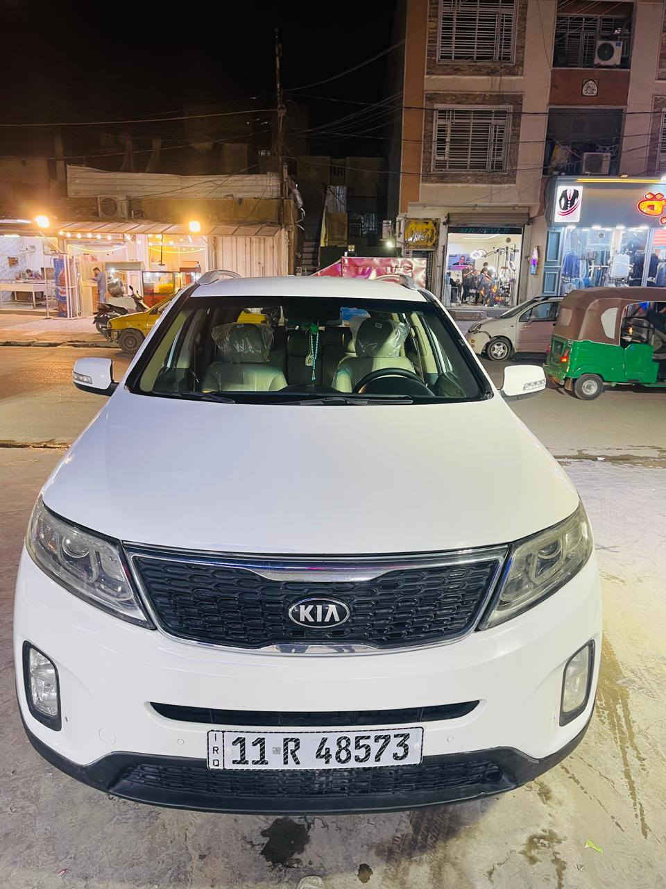 السلام عليكم
كيا سورنتو 2015 وارد خليجي 

رقم بغداد بأسمي رقم انكليزي تحويل ثاني يوم 

السياره فول مواصفات عدا البانورما 6سلندر 7 راكب 3 قطع تبريد بصمه كشنات جلد كشن كهربائي بيجي اشاير بالمري  شفط لد امامي خلفي  شاشه كامره السياره جديده جداً مكينه كير  تبريد حداديه تخم تاير كله جاهزه  وكعت عليها سقيفه وصبغت نص القماره وصفحه السايق بدون دواخل السياره مكفوله من الجفيه والگلبه 

المكان بغداد

 السعر139 وبي مجال بسيط 

رقم الهاتف ***********
