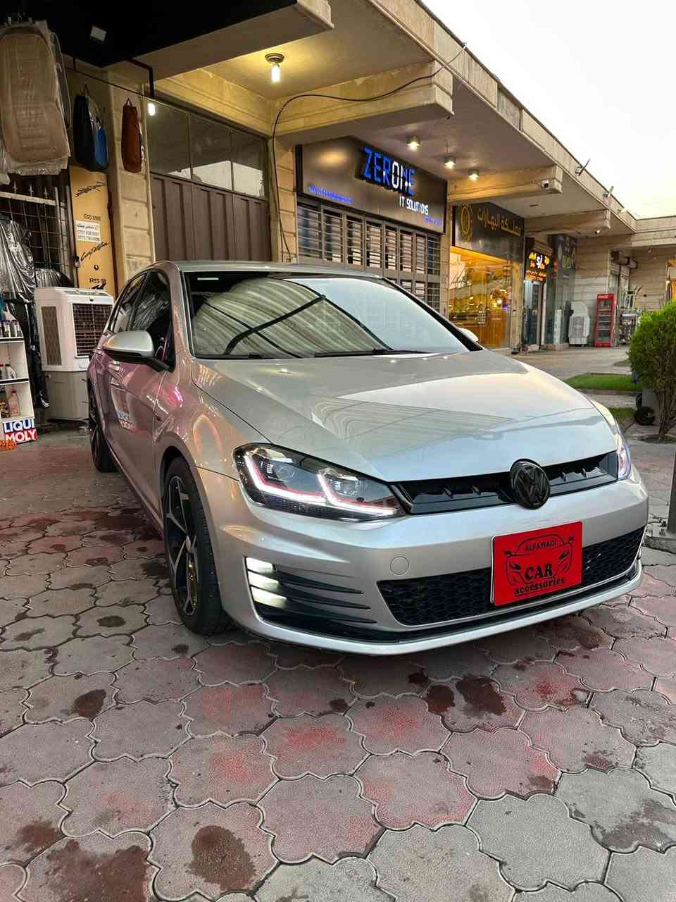 كولف 2017 2.0gti 
ماشية ٩٠ كيلو بدون ايربك ٣قطع صبغ جاملغ وباب وربع بوند وباقي السيارة كفالة بدون بارد بدون شخط 
شاشة الكتروني 
لايتات وبك لايت 7.5
كشن بربري 
شاشة وكامرة 
3 كير 
3 مود 
تحكم استيرن 
سيدي جنجر 
تبريد قطعتين 
مري هيتر 
ثلاجة 
شفتات بلسكان
كير محرك بلادي ومكفول 
سنوية منتهية 
مكان السيارة اربيل عينكاوا 
***********
***********
شرط التحويل أربيل, العراق
