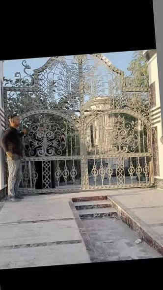 حدادة مالك شبيب والشباب ومحجرات  العنوان حي الشهداء   رقم الهاتف ***********
