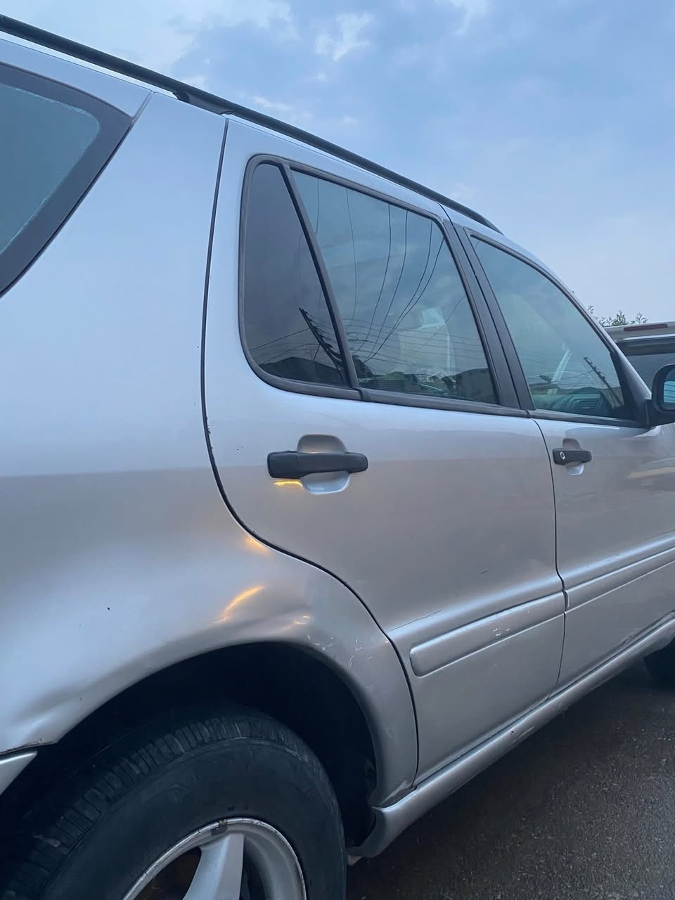 مارسدس ML320
موديل2001
محرك كير بلادي
تبريد 
كشنات كهربائيه 
سلايت
مري كهربائي 
سعر 70 ومابيه مجال
***********
