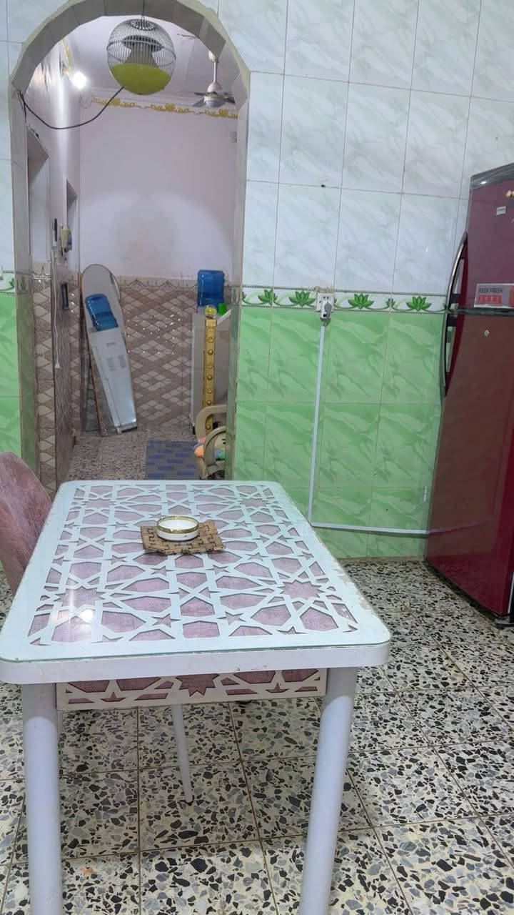 السلام عليكم ورحمة الله وبركاته 
بيت للبيع 🏡 100 متر 
حي العابچية قريب شارع 20 
طابق ونص 
طابو صرف 
السعر 70 وبي مجال 
***********
