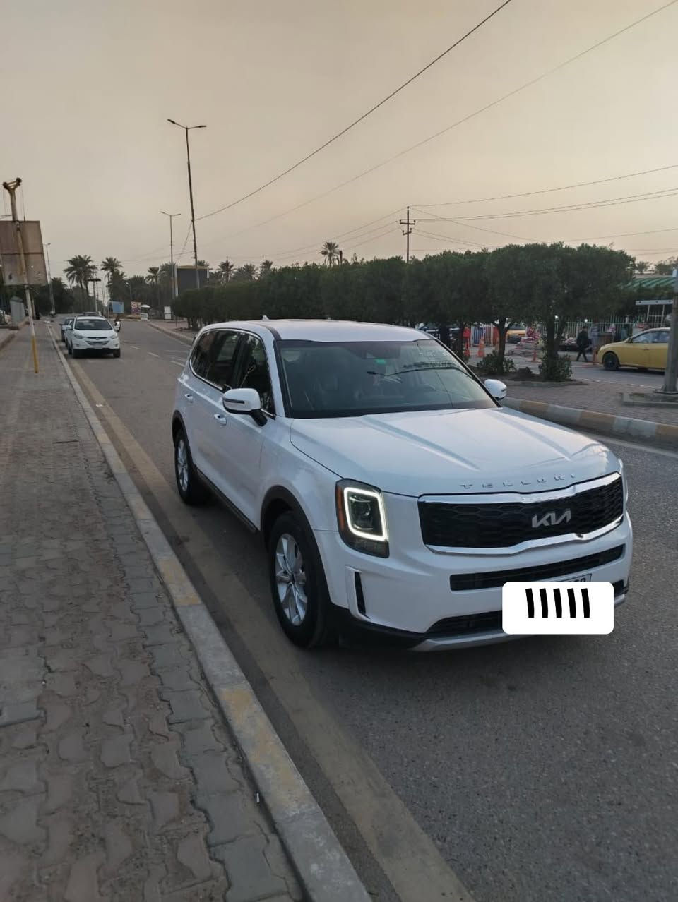 كيا توليرايد
7راكب
مكينة 6سلندر 3800 
فول مواصفات
حادثها بس جاملغ وربع البنيد وصور الحادث موجودة 
السياره ليبل واحد  بس جاملغ مبدل تبريد بلادي
شواصي لغود راديترات كله بلادي 
بدون ايرباك 
داخل ابيض كشنات متصل 
رقم بغداد 
مكان سيارة العمارة *********** السعر ٢٥٥ وبيه مجال
