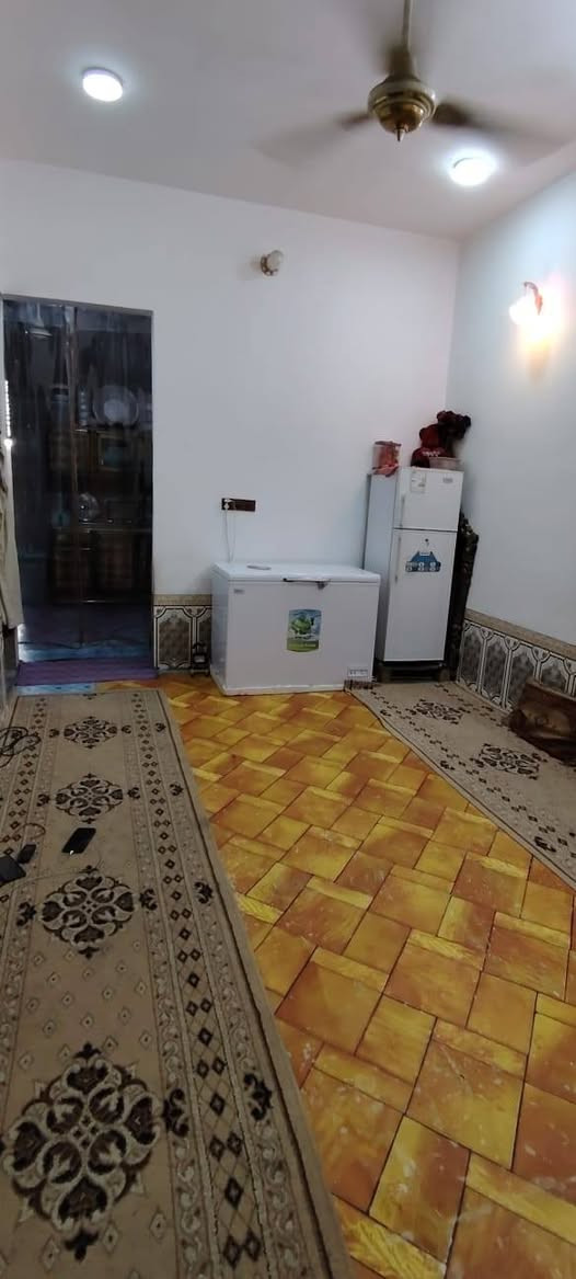 بيت 100م زراعي قرار محكمه مشمول بتطويب عمود 139 طريق ياعلي شارع 10م يبعد عن شارع كربلاء 500م بناء بلوك سقف صب يتكون من استقبال ومطبخ وصاله وغرفه وحمامات داخليه وخارجيه وبيتونه وسطح البيت كامل ماعدى الارضيه صبهه
للأستفسار الاتصال او واتس اب  ***********
