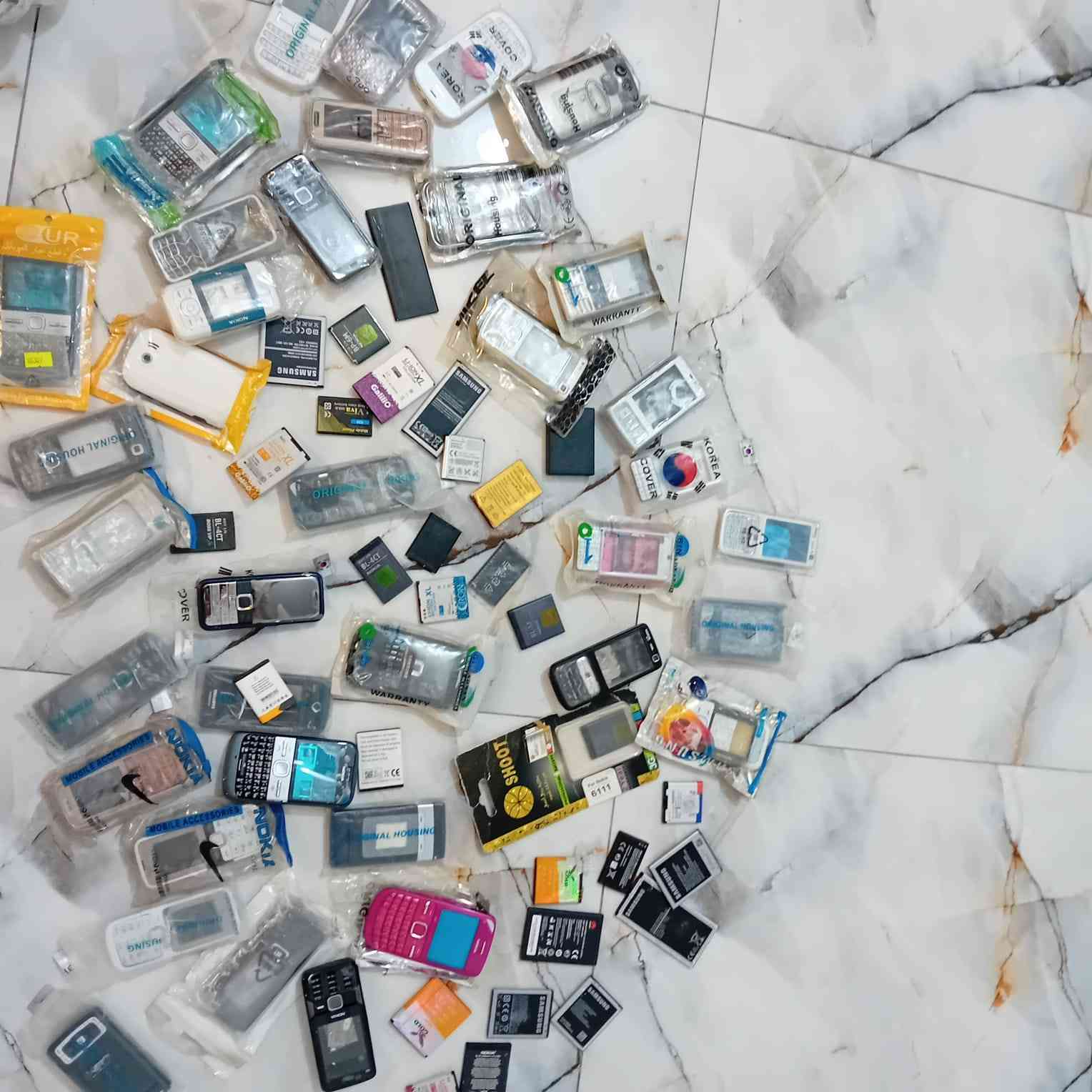 لبيع
كفرات وبطاريات العدد100قطعه
الكل ابيع جمله 
***********
