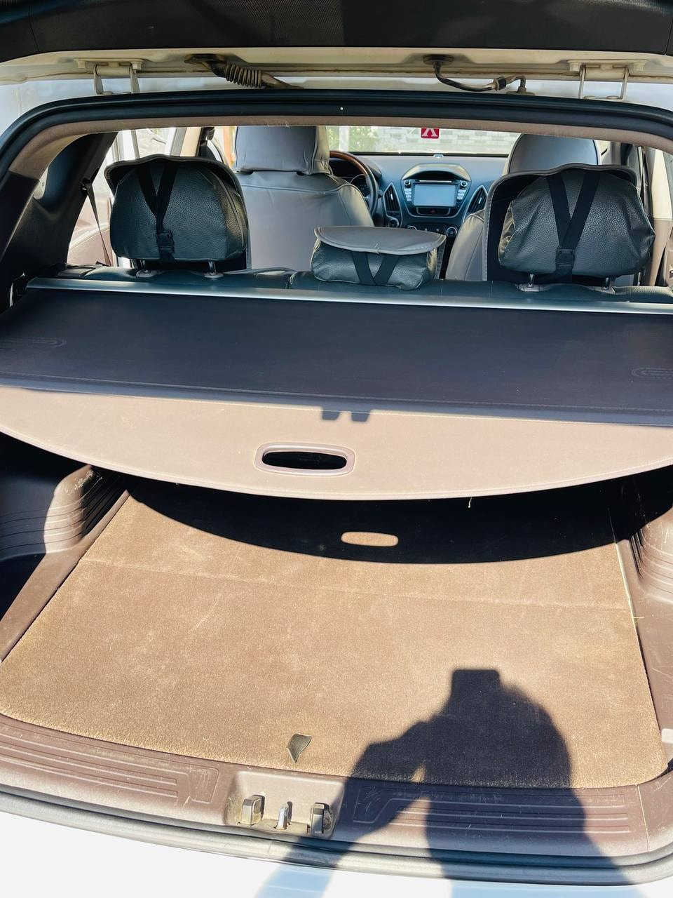 للبيع توسان موديل 2014 بابل ماشية (116)حقيقي السيارة معروفه مواصفاته السيارة جديدة مكفوله كفالة عامة عدا شخط بين البابين عكس السايق وماشره بالقلم الأحمر وصابغ فقط مكان الشخط مكاني بابل السعر (152) ورقة وبيه مجال قليل للإستفسار الإتصال على الرقم ***********
