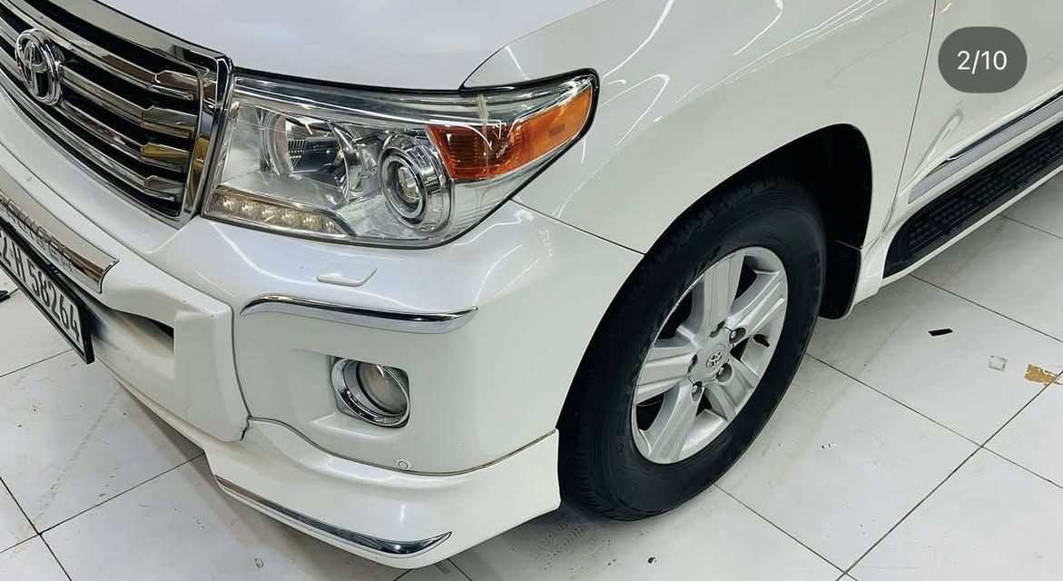 سلام عليكم لاندكروز للبيع موديل 2014
بريم مواصفاته معروفه 
ماشيه 147الف
مكفوله من كلشي عده شخط خفيف من الجاملغ للجاملغ
سعره 410 وبيه مجال 
***********
