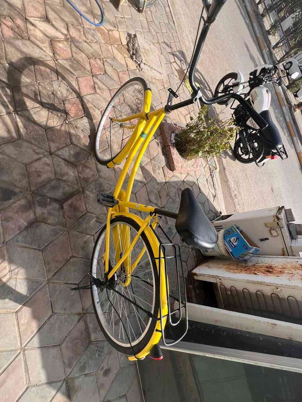 السلام عليكم  باسكل بناتي حجم 26لون ليموني  سعر خاص  بيع مستعجل  الستفسار ***********
