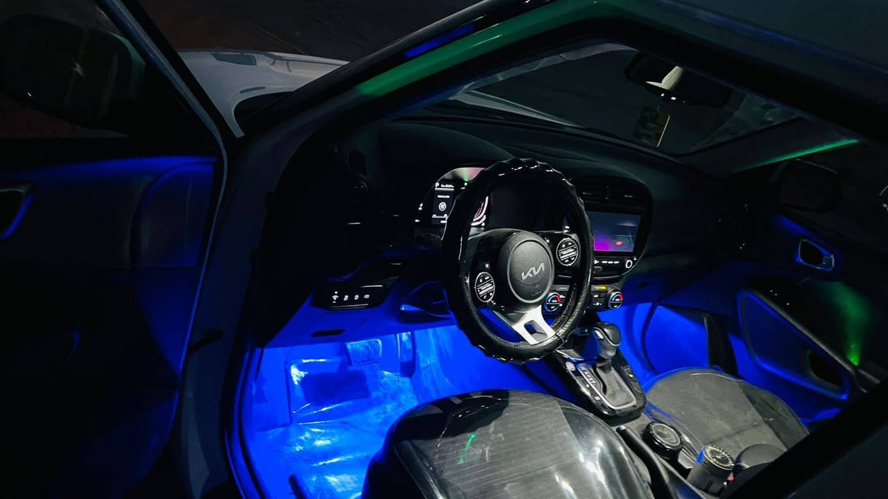 السلام عليكم كيا صول 2023 محرك 2000 دوش حادث جاملغ أمامي أيسر بدون داخل فول مواصفات فتحه بصمه كشنات تدفئه ***********
