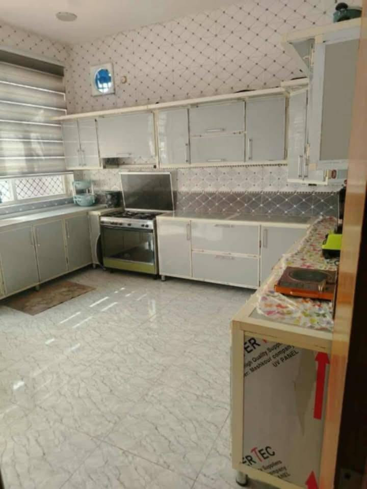دار للبيع المساحه ٣٠٠ متر فول موصفات طابو سند٢٥  الموقع العثمانيه الصناعه الثالثه الي يحب يشتري الاتصال على الرقم *********** وشكرا
