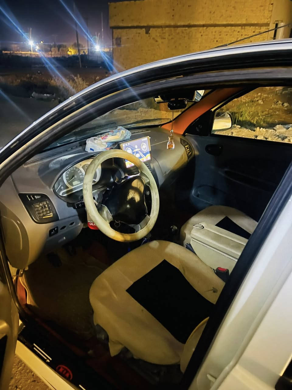 طيبه مديل 15 ماشيه135 تبريد ثلج مروحه ستاركس الحماوه ربع ثابته واذا وياه التبريد جوه الربع ضابط الحماوه ضبط  شاشه+ كامره اصليات دوشمه جديده وحلوه باسمي مداور ثاني يوم مشروع وطني سياره نضيفه جديده نصبتها حلوه كشرها يخبل بيع مال محتاج (47) وهذا رقمي ***********

