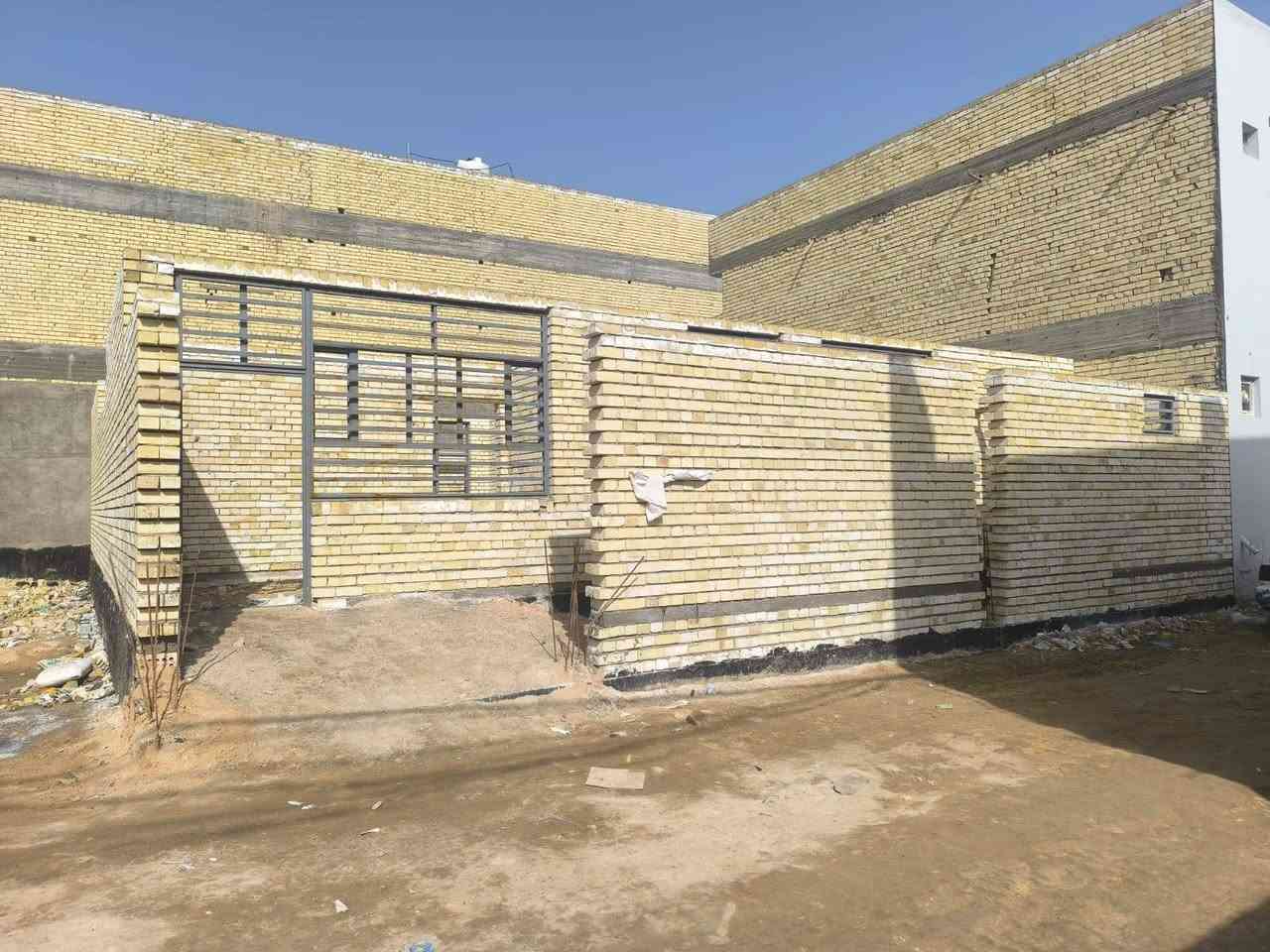 دار للبيع مساحه 200 متر مربع شارع 10 متر البيت هيكل طابو زراعي سند 25 غرفتين وصاله  ستقبال مطبخ صحيات طارمه عنوان نجف كوفه شارع القسام مكان جدا راقي ومرتب اي ستفسار خابر *********** موجود وتساب مازنجر
