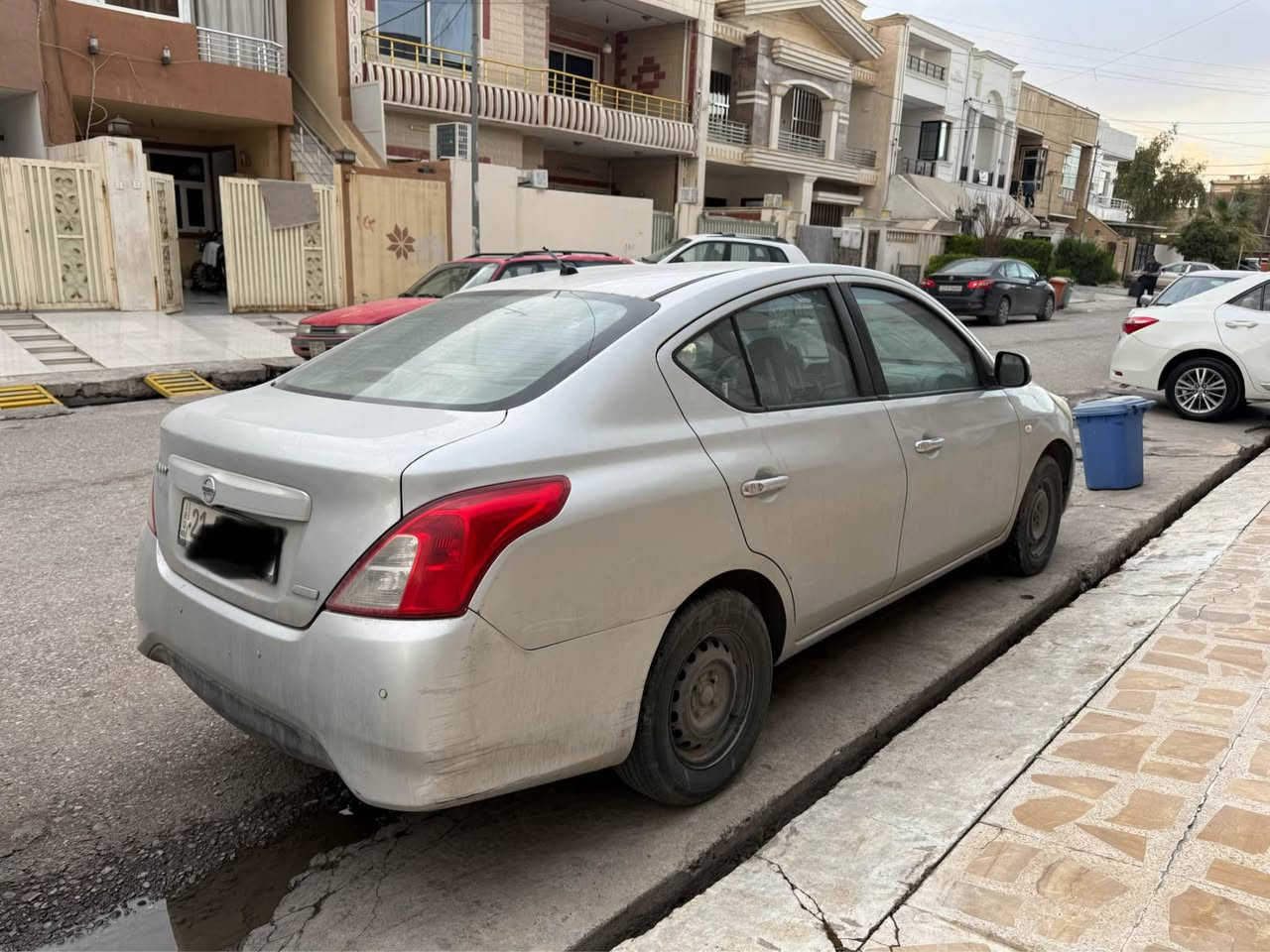 نیسان سنی هیندی ٢٠١٦
حیزام سبوغ دەعمی قورسی نیە 
١٦٦ كلم رۆیشتیە سەیارەكە ماندی نەكرایە
هەموو شتێك بەشەرت چركەی تێدانیە 
سەنەوی نوێیە بەناوكردن بەشەرت
شاشە و كامیرا و سوكان ڤۆلیۆم یەدە نیكل
داوای ٨٢ معامەلەیەكی كەمی تێدایە 
*********** أربيل, العراق
