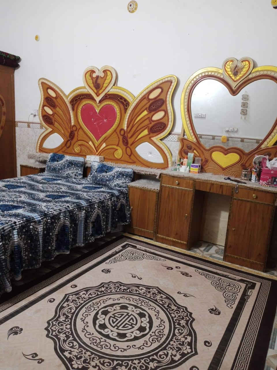 بيت ١٠٠م ركن مربع مقابيل الاميرات بي غرفتين وستقبال جبير ٨ أمتار  بي سويت ٢ رهن ٢٠ مليون للاستفسار الاتصال واتساب ***********
