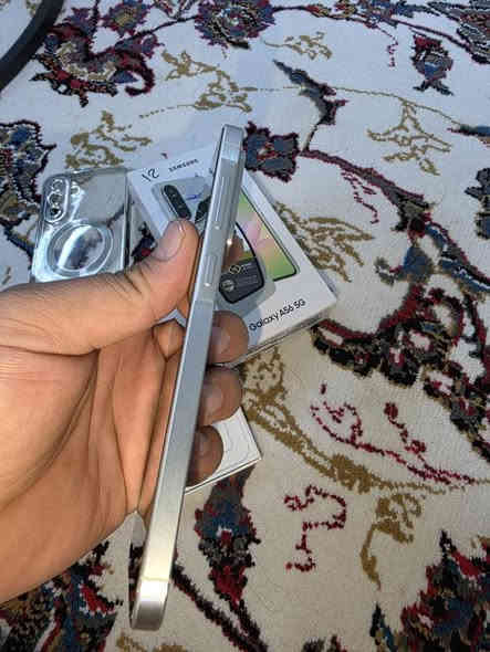 گالاکسی ئەی ٥٦
شتی زۆر جوان و ماقولو لۆک
خۆم بەکەپسی کڕیومە
چەن مانگێکی کەم ئیشی کردووە
زەمانی دەمانگێکی تیا ماوە
٢٥٦ گێگاو دووسیم و ڕام دوازدە
سەداسەد خاوێن و بێ شوختە
درعو کەڤەریشی وەک دیاری لەگەڵدایە
کامل ئەشیای بیلادی خۆی لەگەڵە
نــرخی  ٤٢٥ هەزارو مەجالێکی کەم
گۆڕینەوەو گەیاندن هەیە
*********** ــ ڤایڤەرو وەتس ئەپ
*********** ـــ السليمانية
