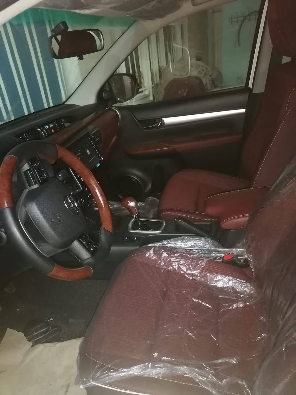 السلام عليكم تيوتا هايلوكس 2025 زيرو كويتي ساير فول موصفات مذهب تبريد قطعتين تبريد المس اوتماتيك كامر حساسات شاشه سياره بعدهه زيرو مامشيه. ***********
