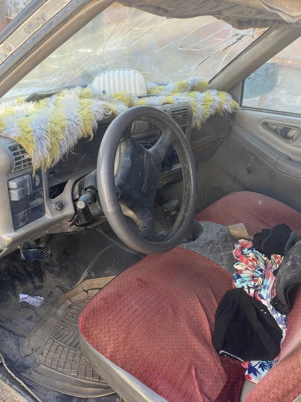 بيكم جسمي امريكي 
موديل 1997
بسمي سنويه بعد 3 سنوات تنتهي 
مابيه ضربه ولا صبغ 
كير ومكينه 2/500 مكفولات جديد
تخم تاير جاهزه
السعر 30 وبيه مجال مكاني البصره القرنه 

+964 772 248 7823
