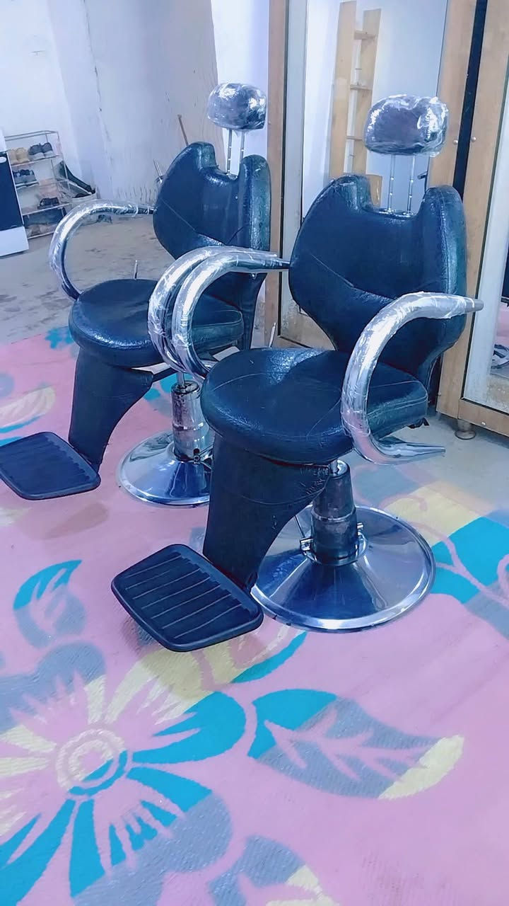 كراسي ثنين نفس الشي خوات جك شغال كاملات اخو لجديد ثنينهن 275وبيهن مجال
***********
