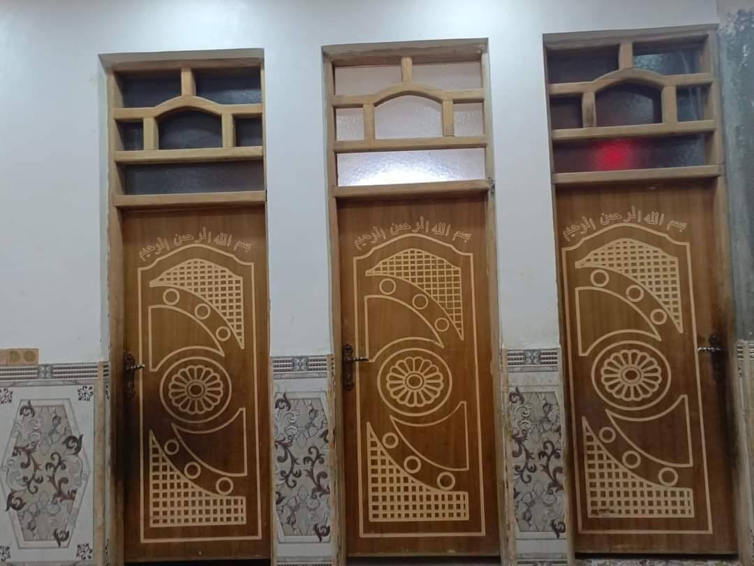 بيت للبيع بالفتاحيه قرب حسينيه مسلم بن عقيل، المساحه200مكون من غرفتين،مطبخ. صاله و ديوانيه، السعر150 للتواصل الرقم (***********)
