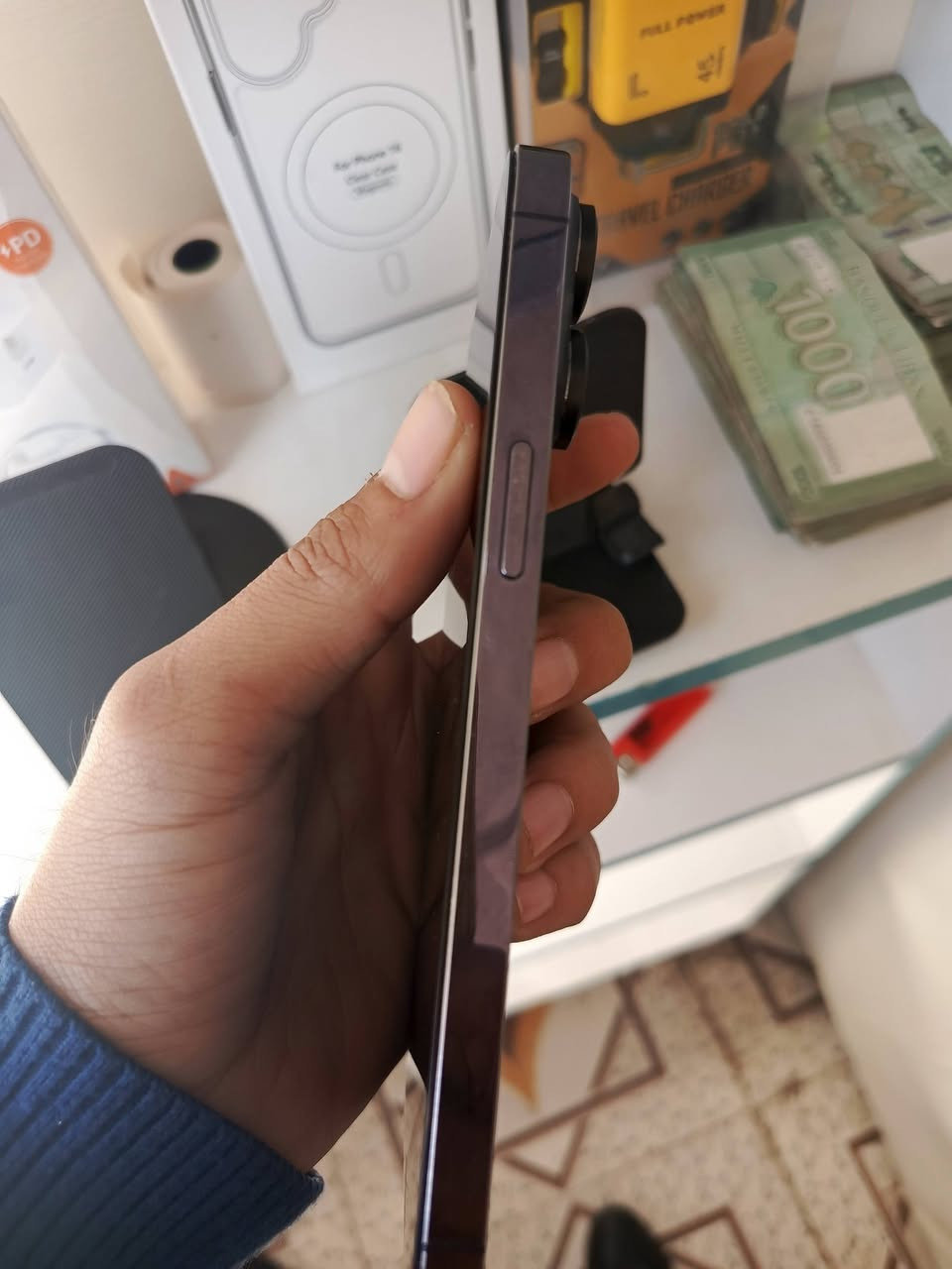 ايفون 14 برو ماكس مبدل شاشه وبيهه فطر ب83 ذ256 الباقي كله شغال بسعر مناسب ب470 الف للاتصال ***********
