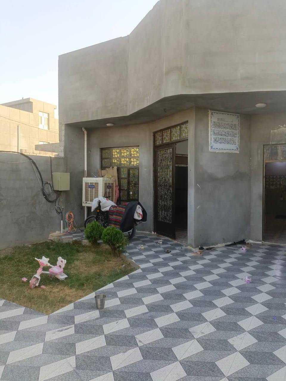 للبيع بيت طابو زراعي سند 25 قرب ملعب محمد حميد 
مساحته 250م 
سعره 85 مليون
للتواصل زيارة مكتبنا مكتب النورس مجاور مرطبات ادريم أو الاتصال بنا ***********
