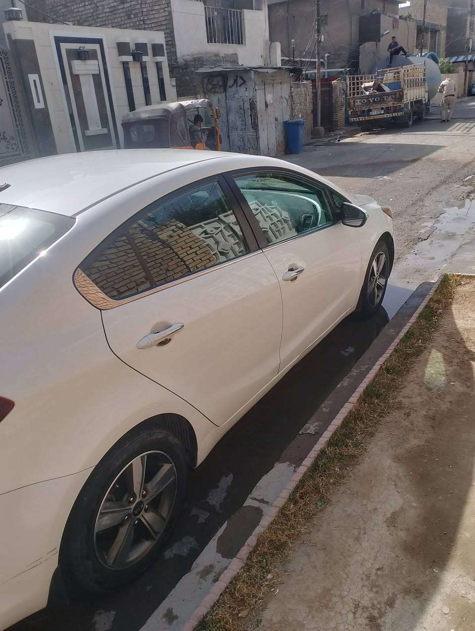 السلام عليكم سيارة فورتي موديل 2018 وارد امريكي فول مواصفات عدا الفتحة صور الحادث مال أمريكا ماعندي حادثة جاملغ وبنيد لالغد ولا شاصي سيارة كلش حلوه كما موضح بالصور رقم بغداد كير مكينة صدر خير من الله محرك سيارة 1800 GDi يرادلها فقط تغير مبخرة مال بانزين لأن من تفول بانزين شوية تختنك البنيد مصبوغ وبي معجون تبريد قطعتين وتدفئة خير من الله سونار موجود عندي الي حاب يتصل على رقم *********** بي وات ساب مكان السيارة بغداد الكمالية سعر السيارة 123 وبيها مجال حك الجية
