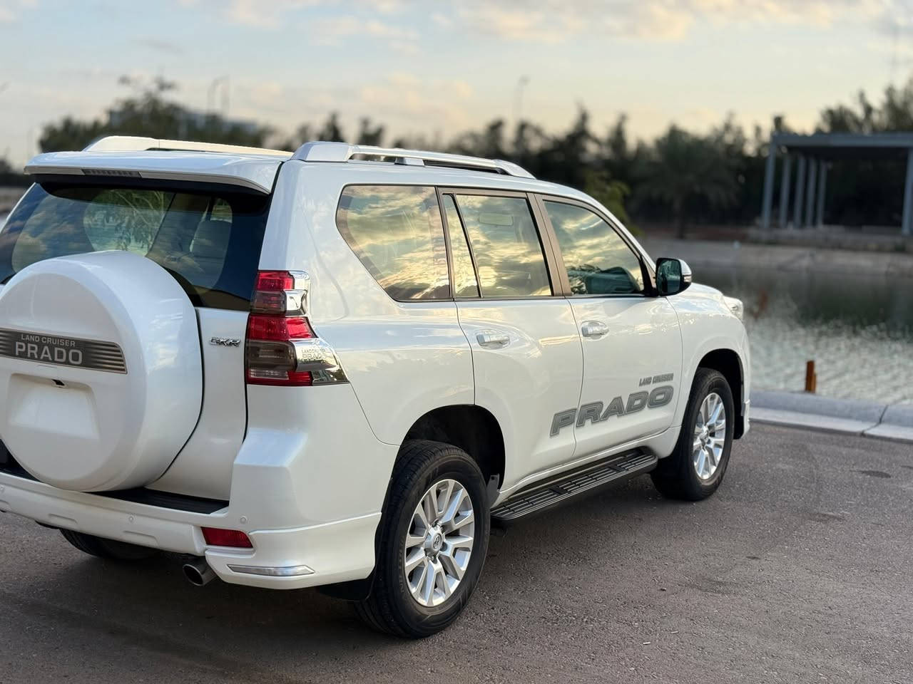 السلام عليكم برادو 2017 GXR فول موافات دبل تانكي ماشية 120 سبير منارل سيارة مكفولة من الحادث والصبغ فقط دعامية امامية مكينه 6 سلندر مكفولة على الشركة رقم اربيل دولي سعرها 335 بيه مجال مكانها بغداد بلديات اي استفسار ***********
